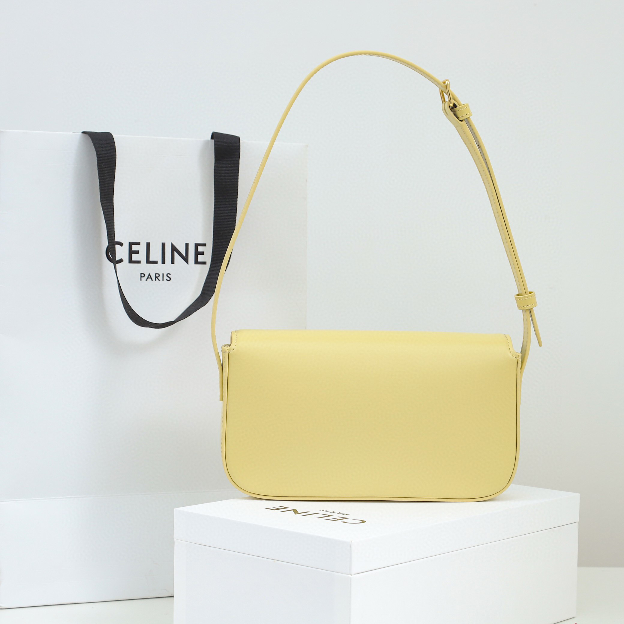 CELINE 赛琳 Triomphe 金色锁扣凯旋门亮面 淡黄色 腋下包 手提包 单肩包 斜挎包 194143BF4-11PA