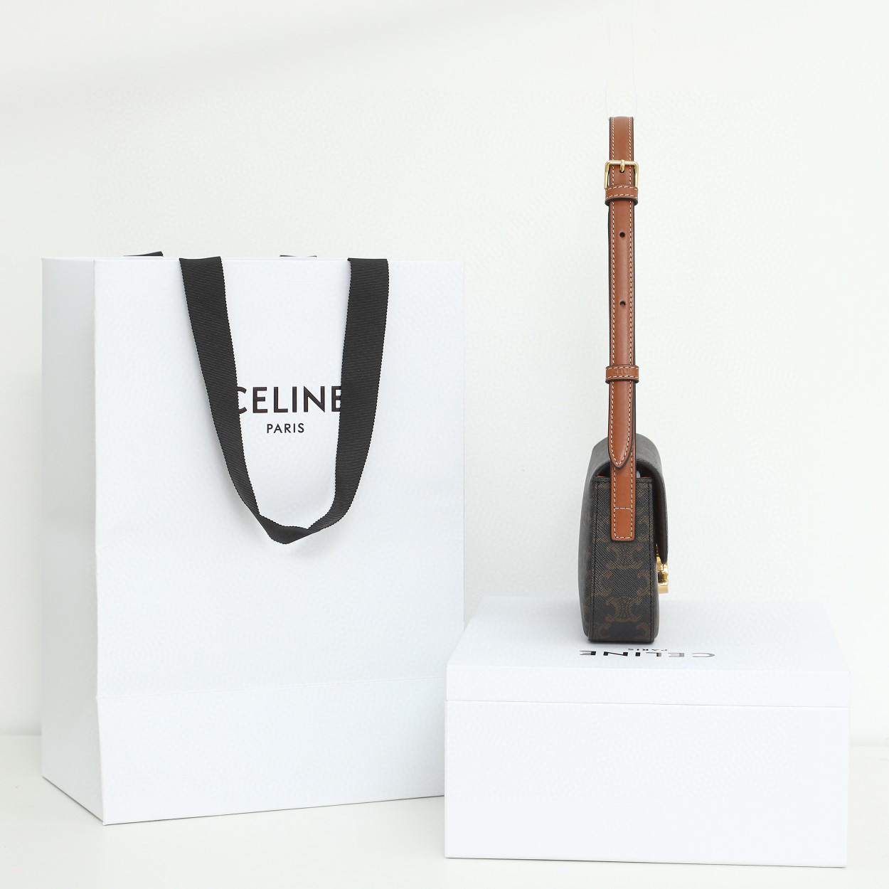 CELINE 赛琳 Triomphe 凯旋门标志 经典满印老花 金属锁扣 黄褐色 腋下包 手提包 单肩包 斜挎包 194142CUZ-04LU