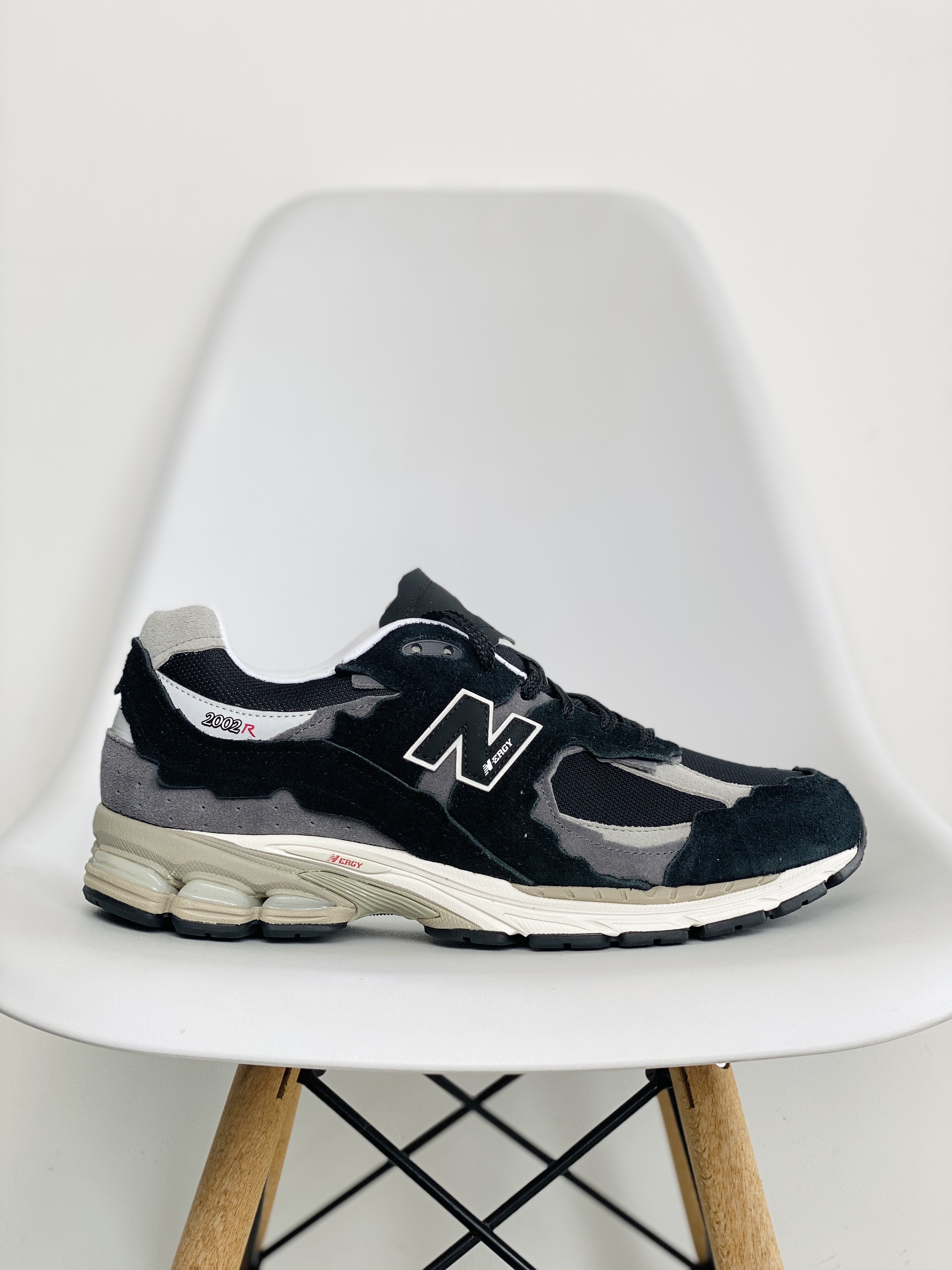 新版 New Balance 2002R Refined Future 黑灰色 低筒 跑步鞋 运动鞋 休闲鞋 男鞋 女鞋 M2002RDJ
