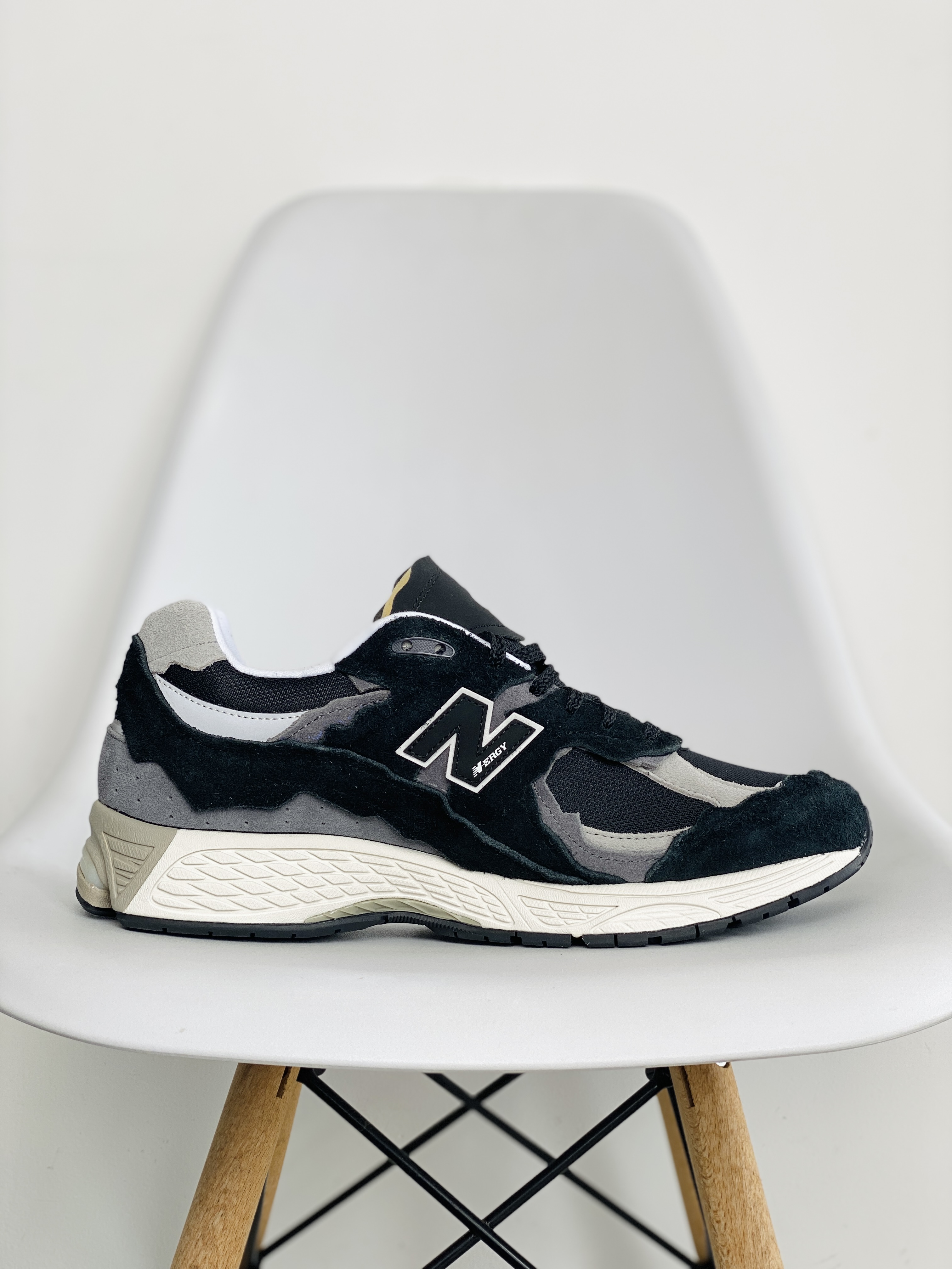 新版 New Balance 2002R Refined Future 黑灰色 低筒 跑步鞋 运动鞋 休闲鞋 男鞋 女鞋 M2002RDJ