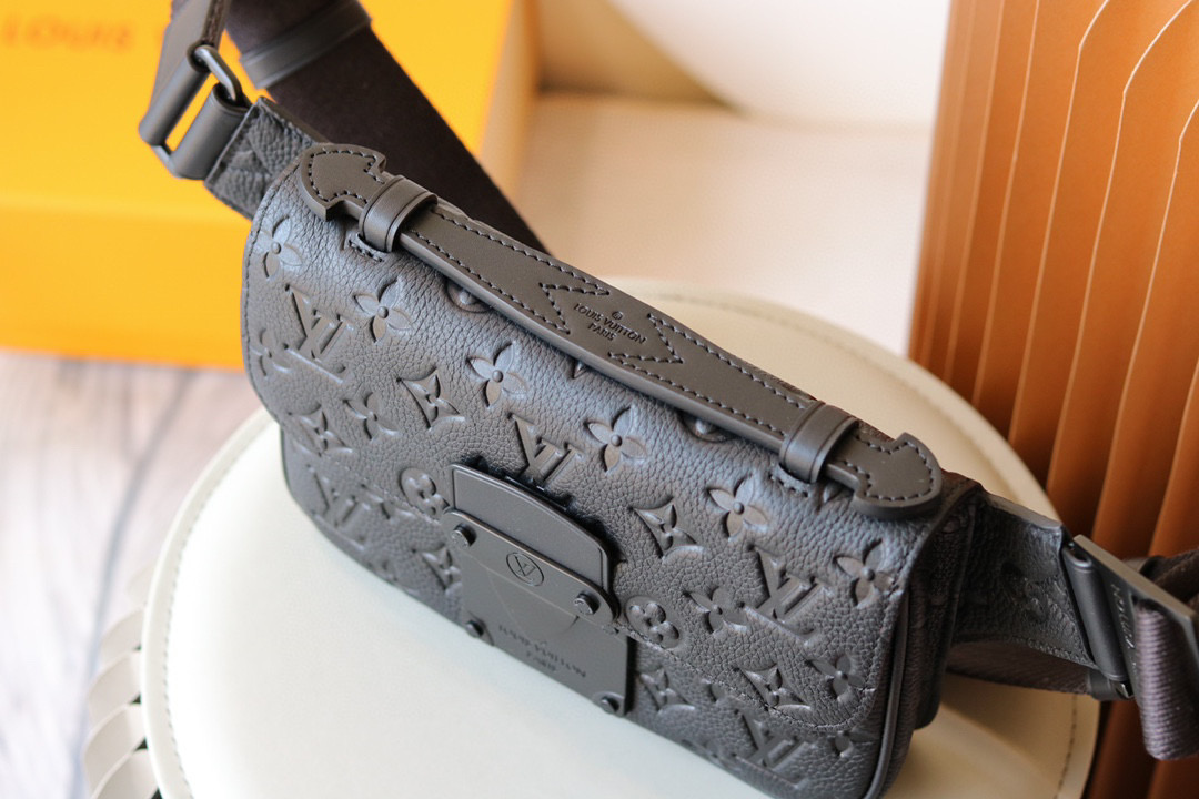  原厂皮 LOUIS VUITTON S Lock Sling 牛皮 經典老花壓紋 锁扣  邮差包 手提包 单肩包 斜挎包 腰包 胸包 黑色M58487