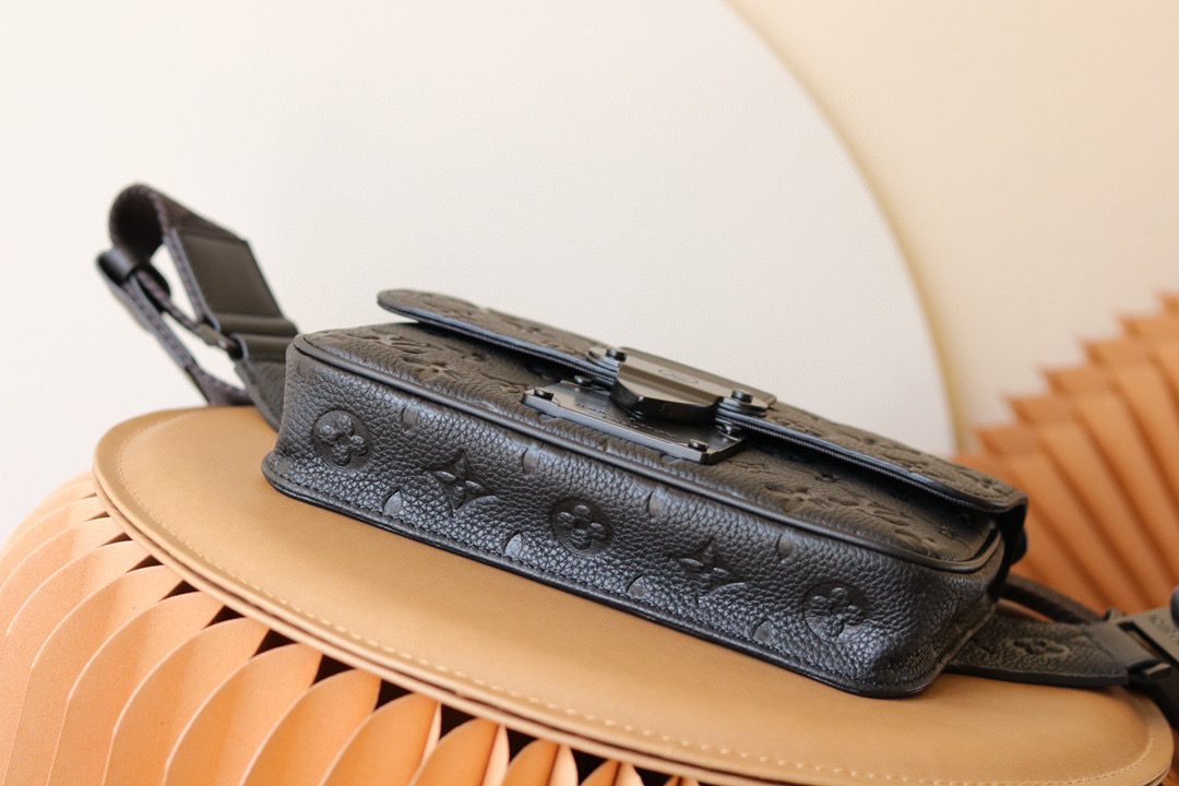  原厂皮 LOUIS VUITTON S Lock Sling 牛皮 經典老花壓紋 锁扣  邮差包 手提包 单肩包 斜挎包 腰包 胸包 黑色M58487
