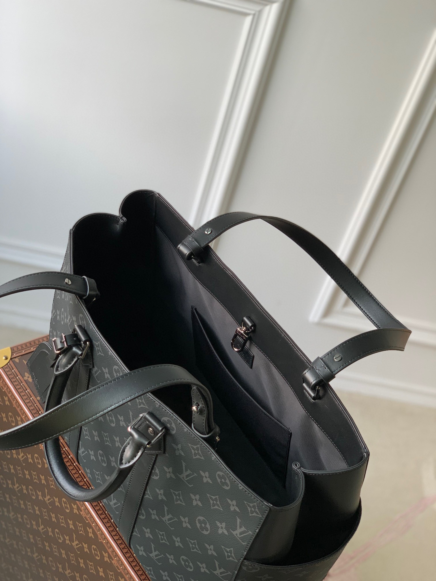  原厂皮 LOUIS VUITTON Sac Plat 24H  老花滿印  鉤扣開合 手提包 单肩包 斜挎包   黑色 M46451