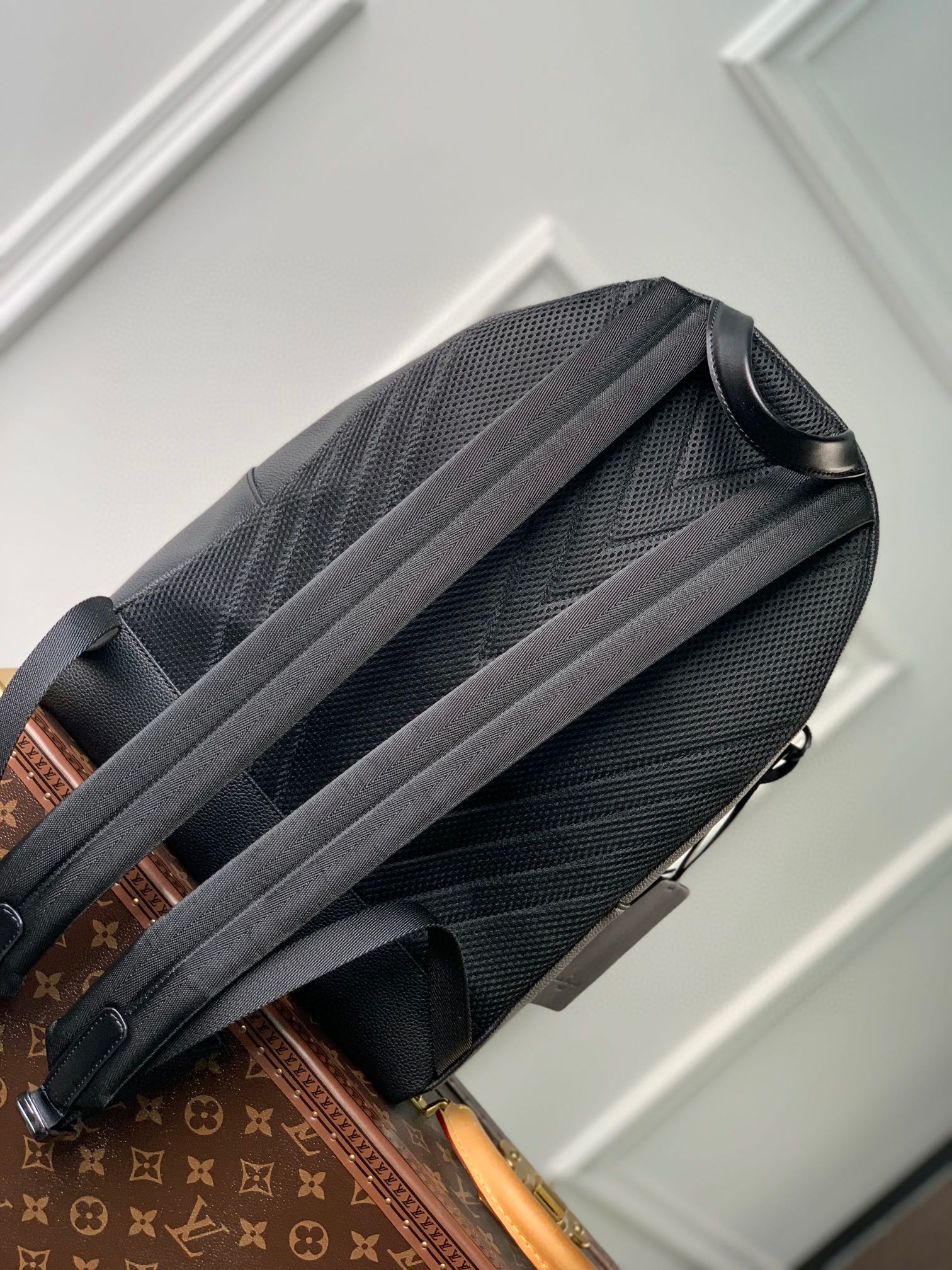 原厂皮 LOUIS VUITTON LV Aerogram 顆粒小牛皮  雙肩包 单肩包 斜挎包   黑色 M57079