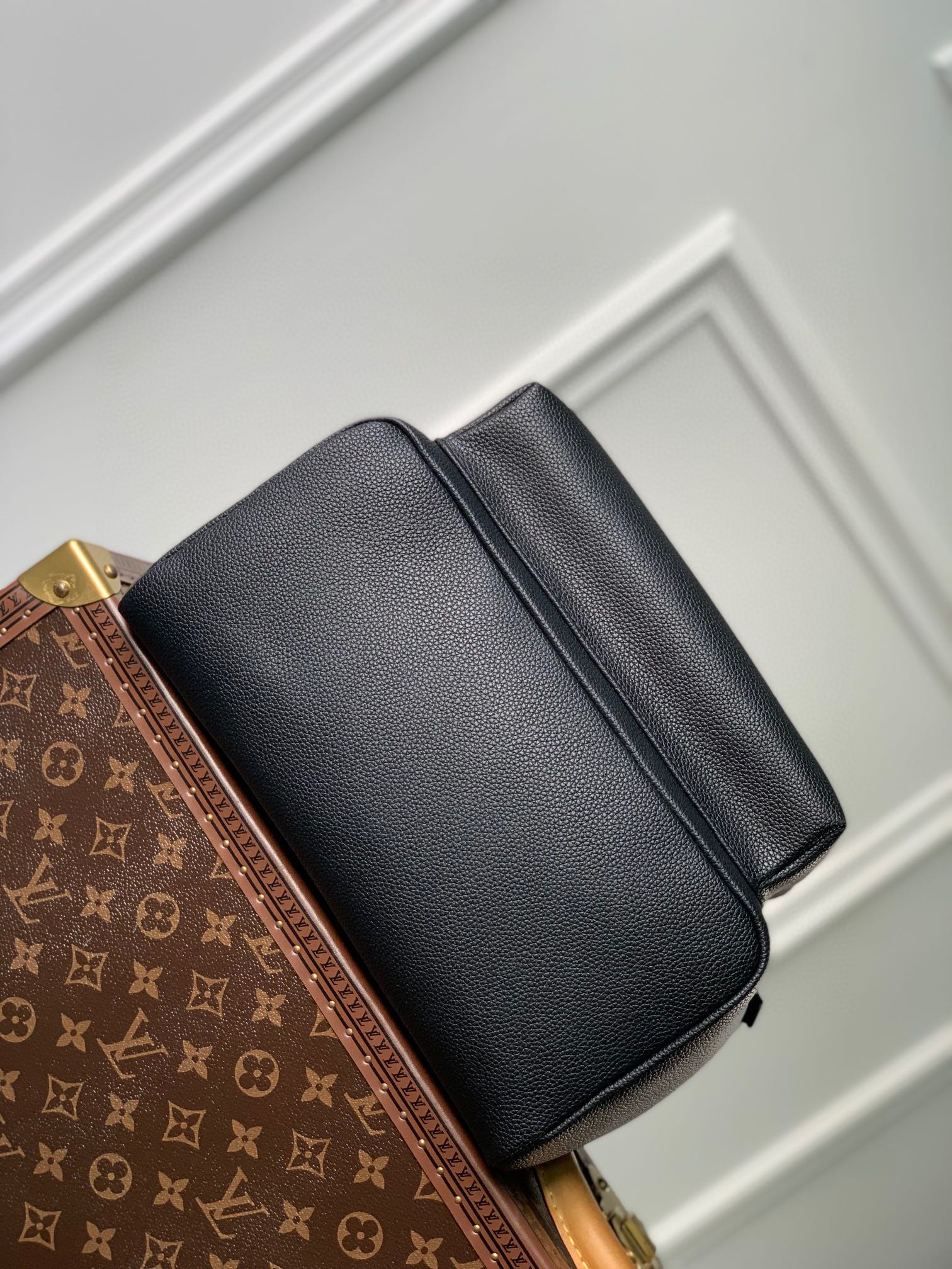 原厂皮 LOUIS VUITTON LV Aerogram 顆粒小牛皮  雙肩包 单肩包 斜挎包   黑色 M57079