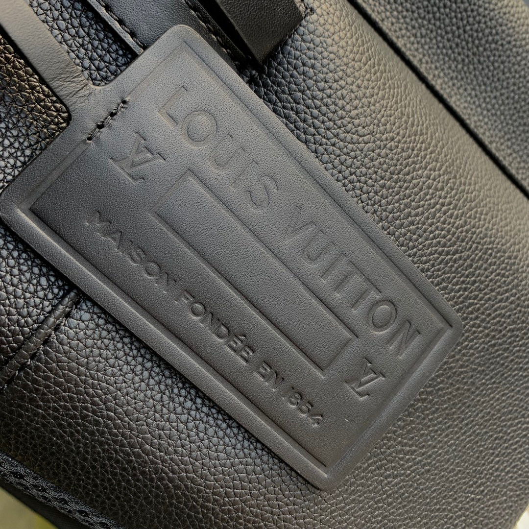 原厂皮 LOUIS VUITTON LV Aerogram 顆粒小牛皮  雙肩包 单肩包 斜挎包   黑色 M57079