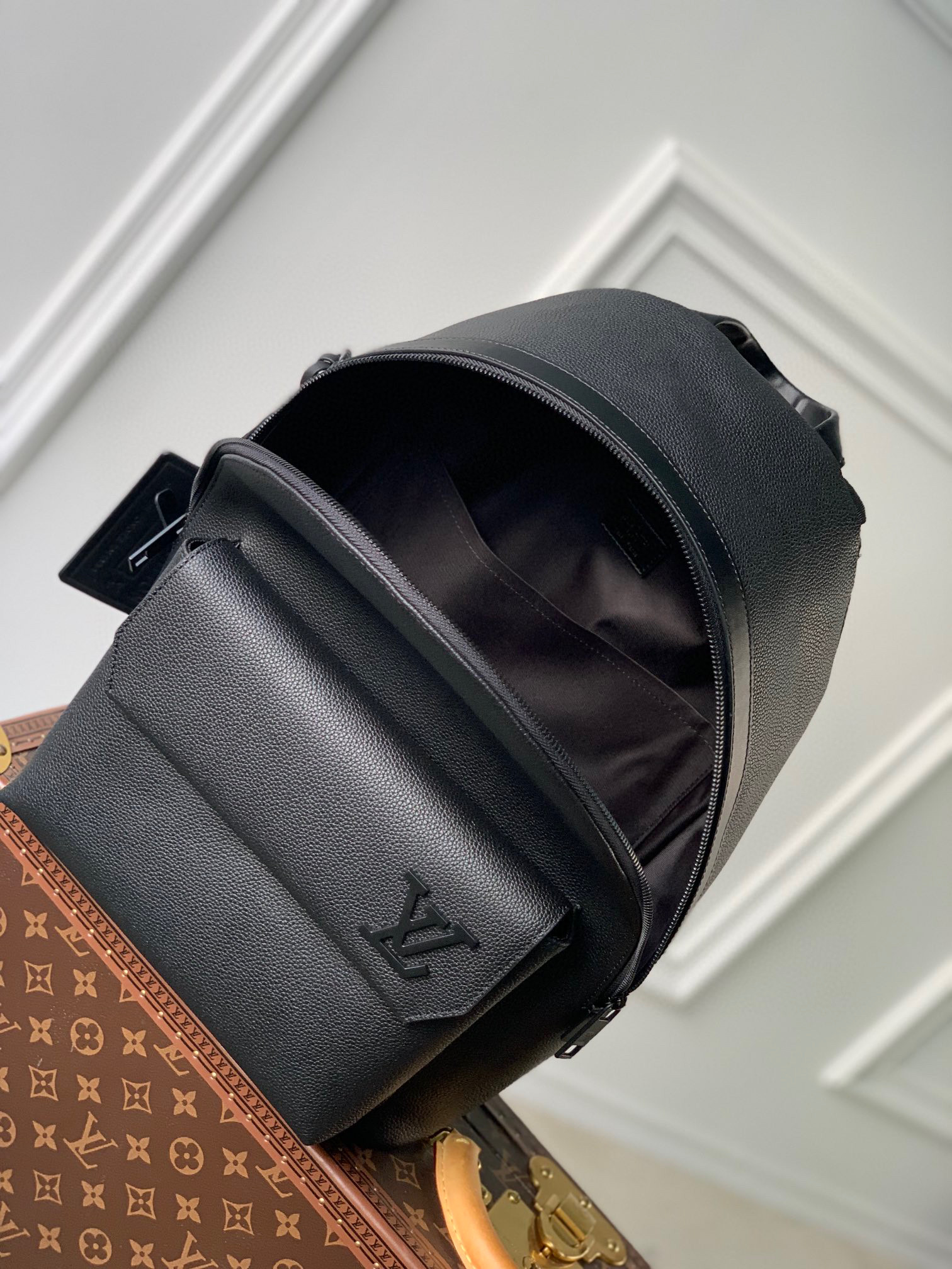 原厂皮 LOUIS VUITTON LV Aerogram 顆粒小牛皮  雙肩包 单肩包 斜挎包   黑色 M57079