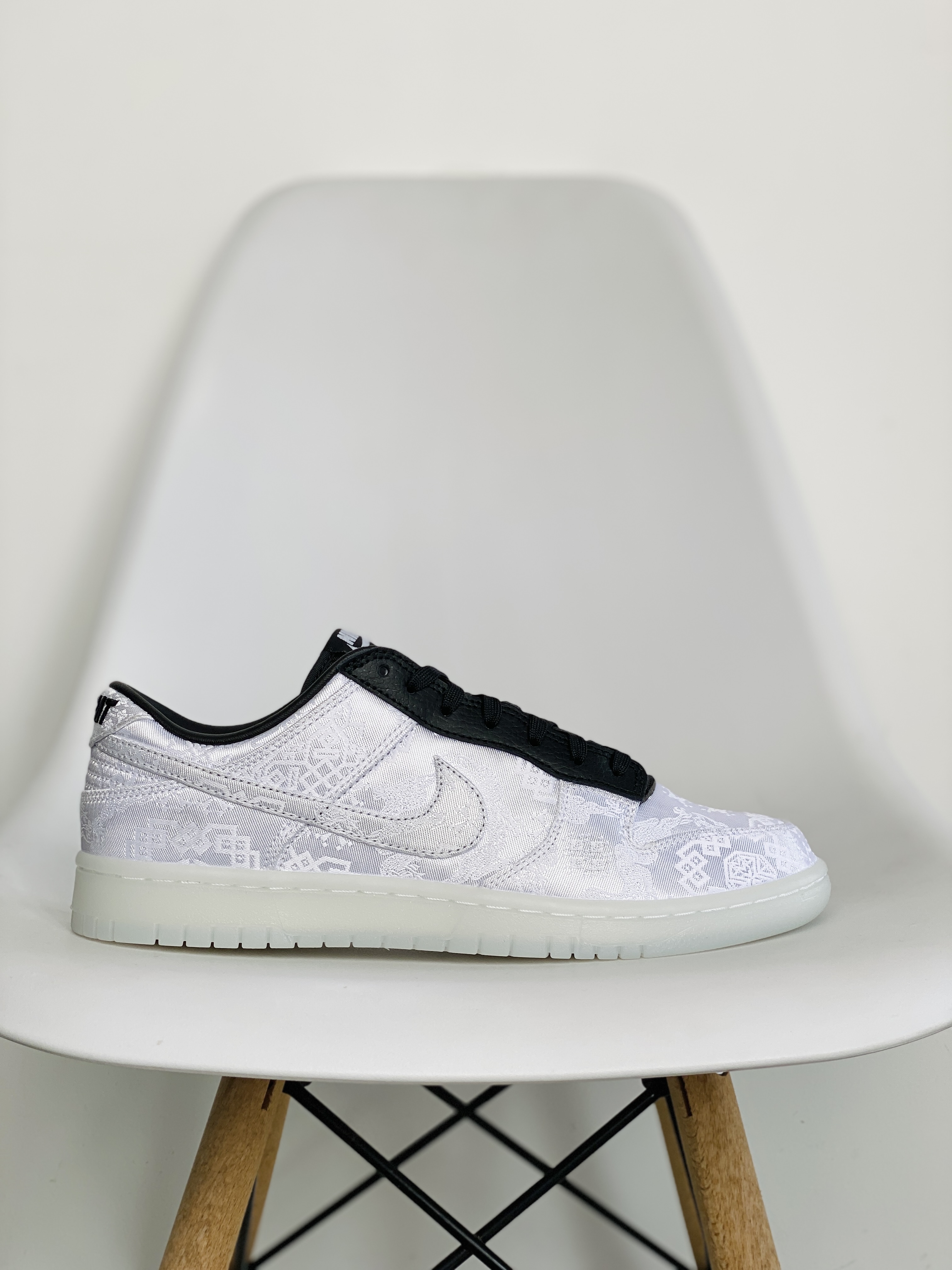 Fragment Design CLOT Dunk Low  閃電 白絲綢 三方聯名 藤原浩 低筒 休闲鞋 板鞋 男鞋 女鞋 白色FN0315-110