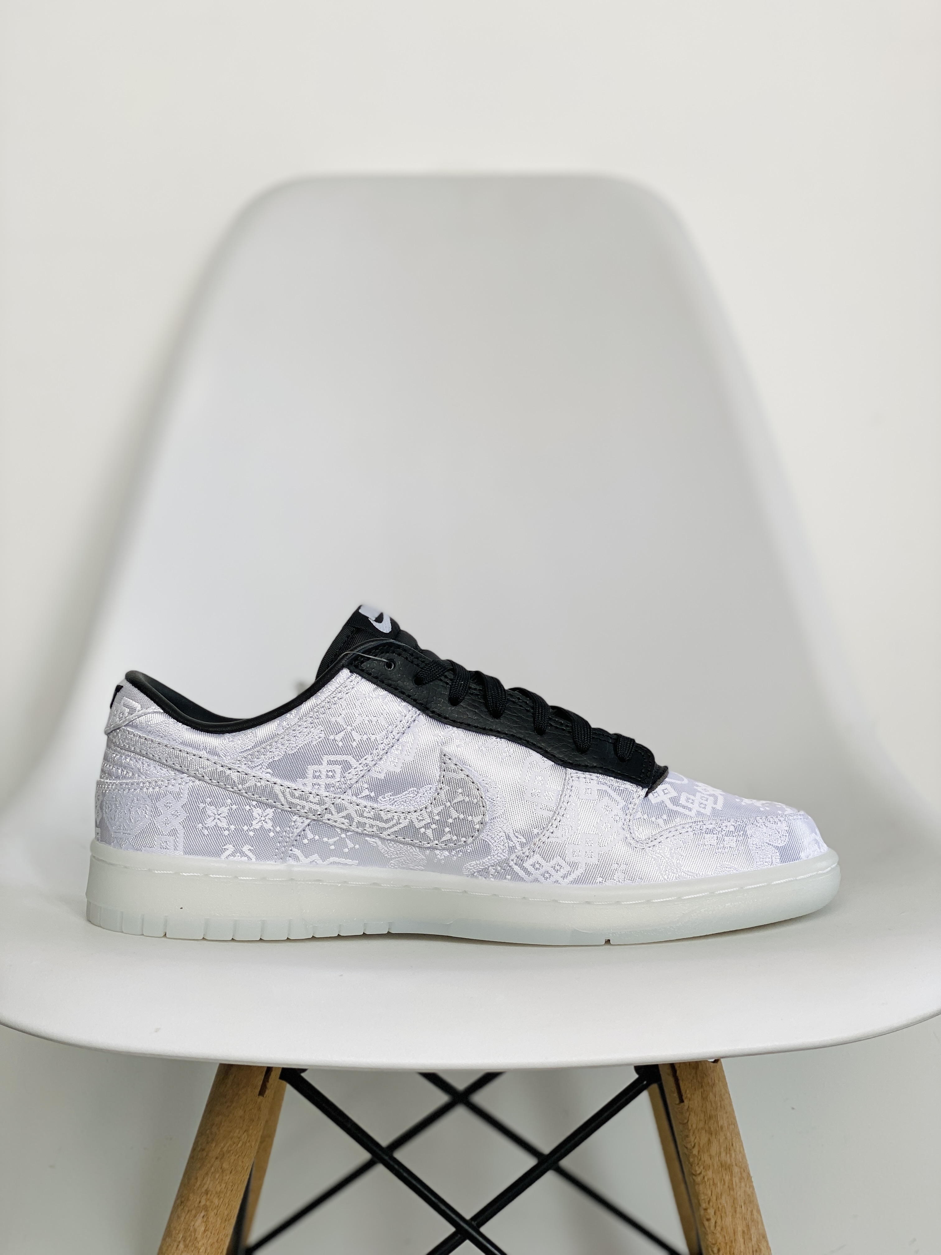 Fragment Design CLOT Dunk Low  閃電 白絲綢 三方聯名 藤原浩 低筒 休闲鞋 板鞋 男鞋 女鞋 白色FN0315-110