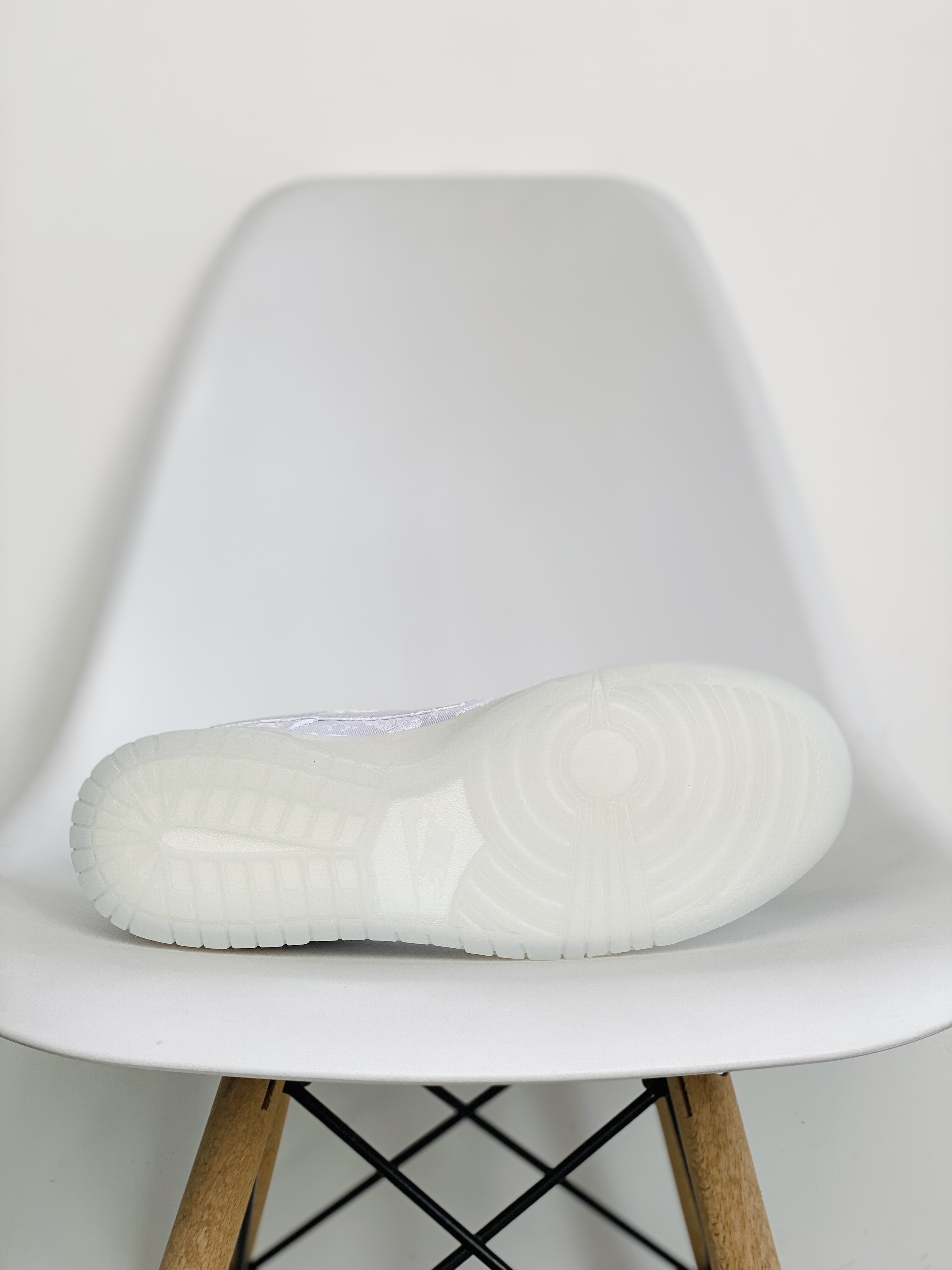 Fragment Design CLOT Dunk Low  閃電 白絲綢 三方聯名 藤原浩 低筒 休闲鞋 板鞋 男鞋 女鞋 白色FN0315-110