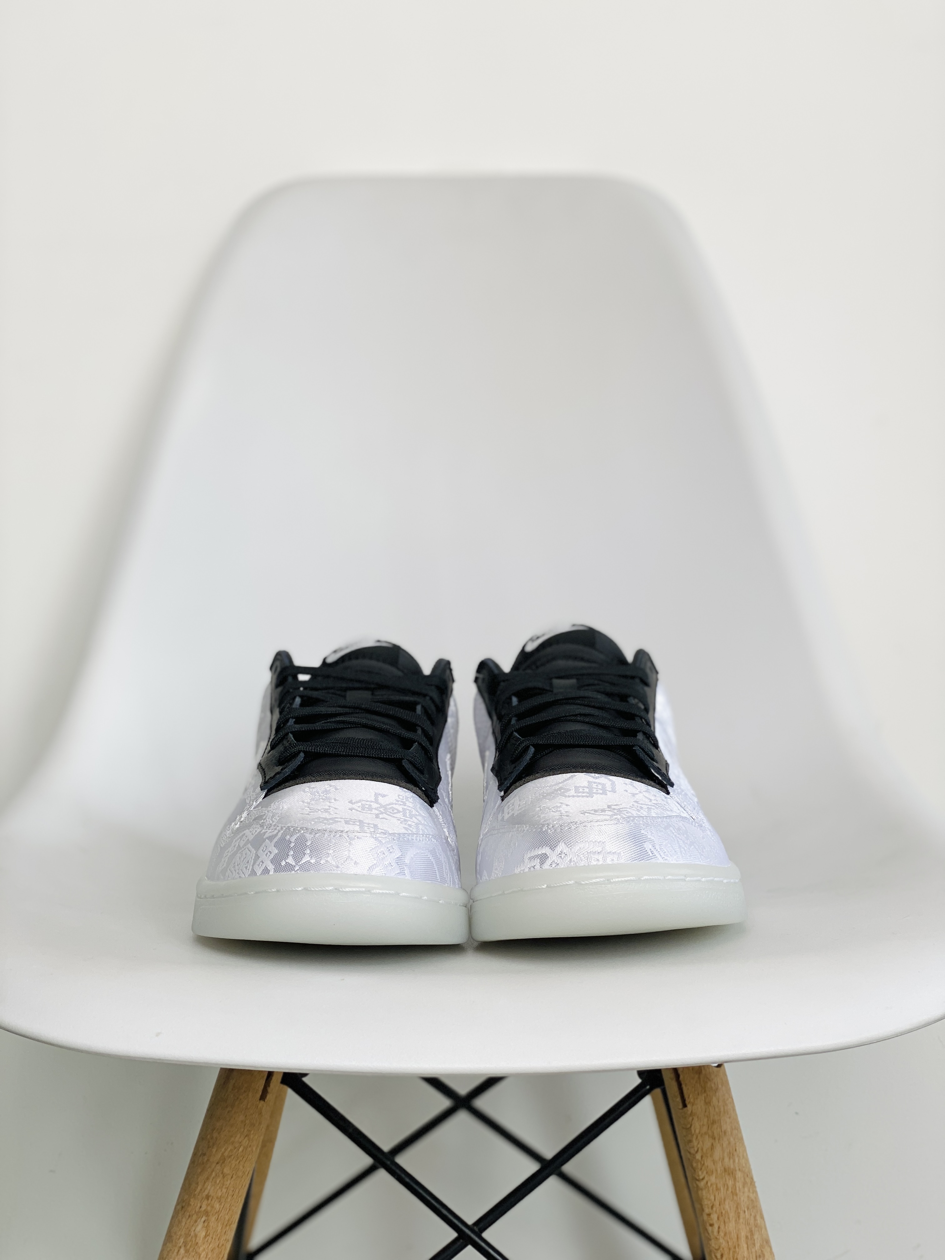 Fragment Design CLOT Dunk Low  閃電 白絲綢 三方聯名 藤原浩 低筒 休闲鞋 板鞋 男鞋 女鞋 白色FN0315-110