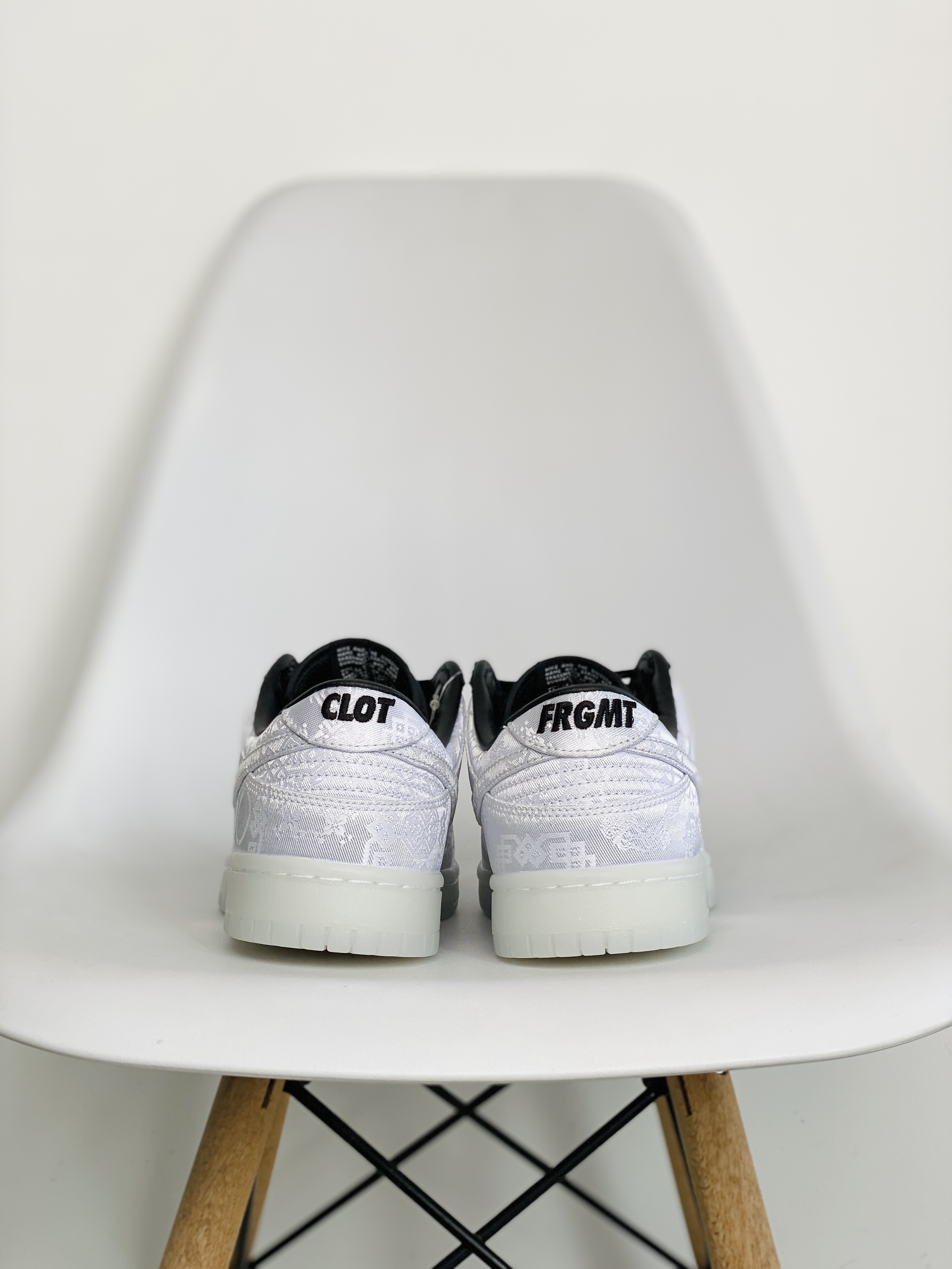 Fragment Design CLOT Dunk Low  閃電 白絲綢 三方聯名 藤原浩 低筒 休闲鞋 板鞋 男鞋 女鞋 白色FN0315-110