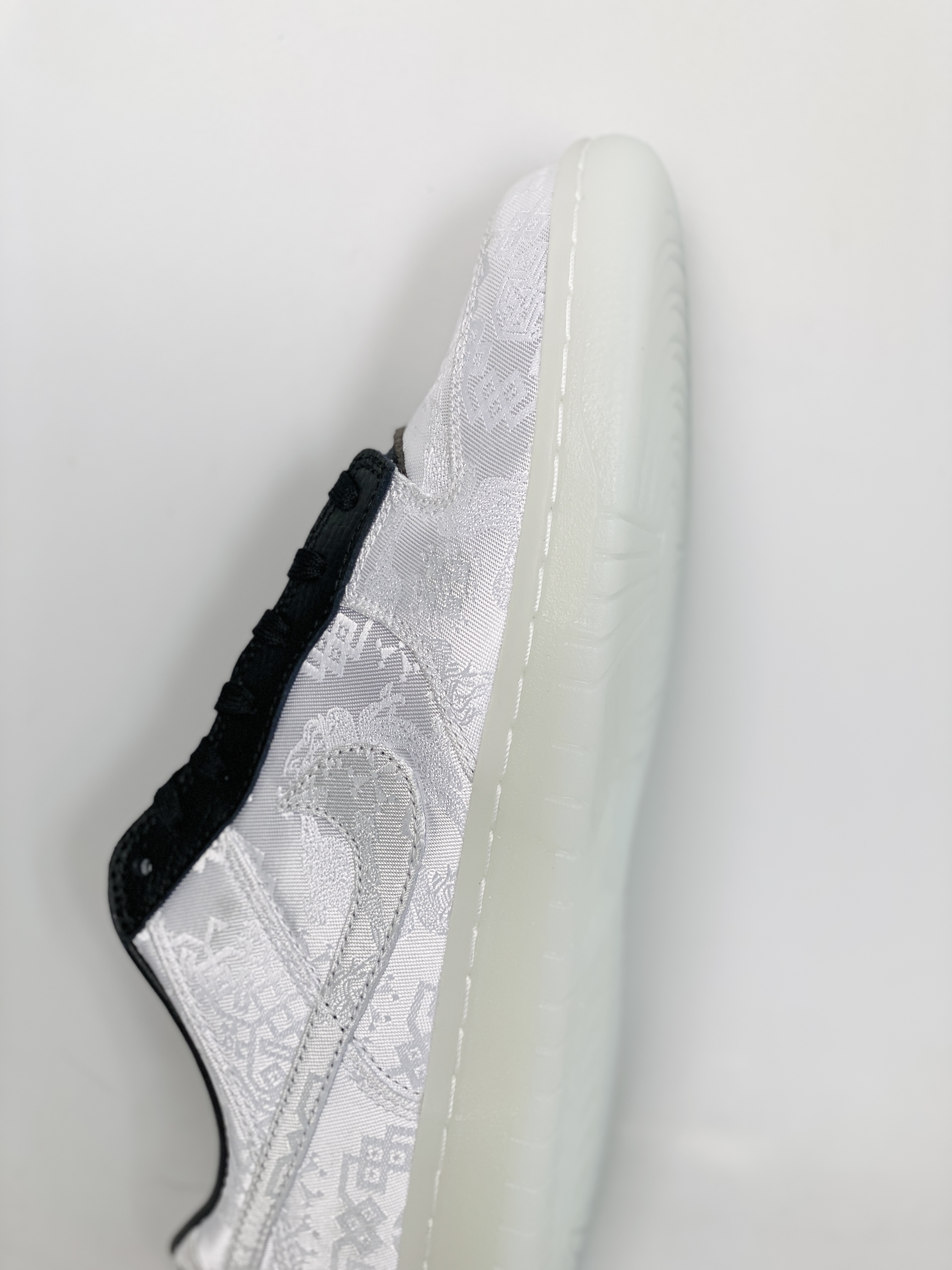 Fragment Design CLOT Dunk Low  閃電 白絲綢 三方聯名 藤原浩 低筒 休闲鞋 板鞋 男鞋 女鞋 白色FN0315-110