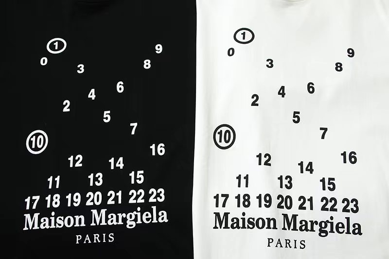 Maison Margiela 马吉拉 FW22 字母数字图案印花 短袖 黑色 白色 T 恤 夏季 男女同款 S51GC0516S22816900
