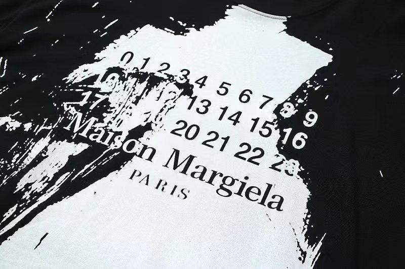 Maison Margiela 马吉拉 撞色logo印花 黑色 短袖 T 恤 圆领 套头 夏季 男女同款 S29GC0282S22816900