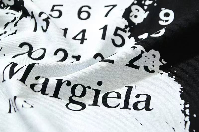 Maison Margiela 马吉拉 撞色logo印花 黑色 短袖 T 恤 圆领 套头 夏季 男女同款 S29GC0282S22816900