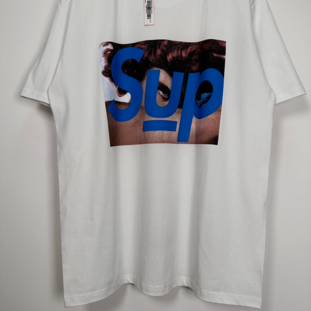 Supreme SS23 Week6  人物LOGO  短袖 圆领 印花T 恤 夏款 男女同款 白色 SUP-SS23-123