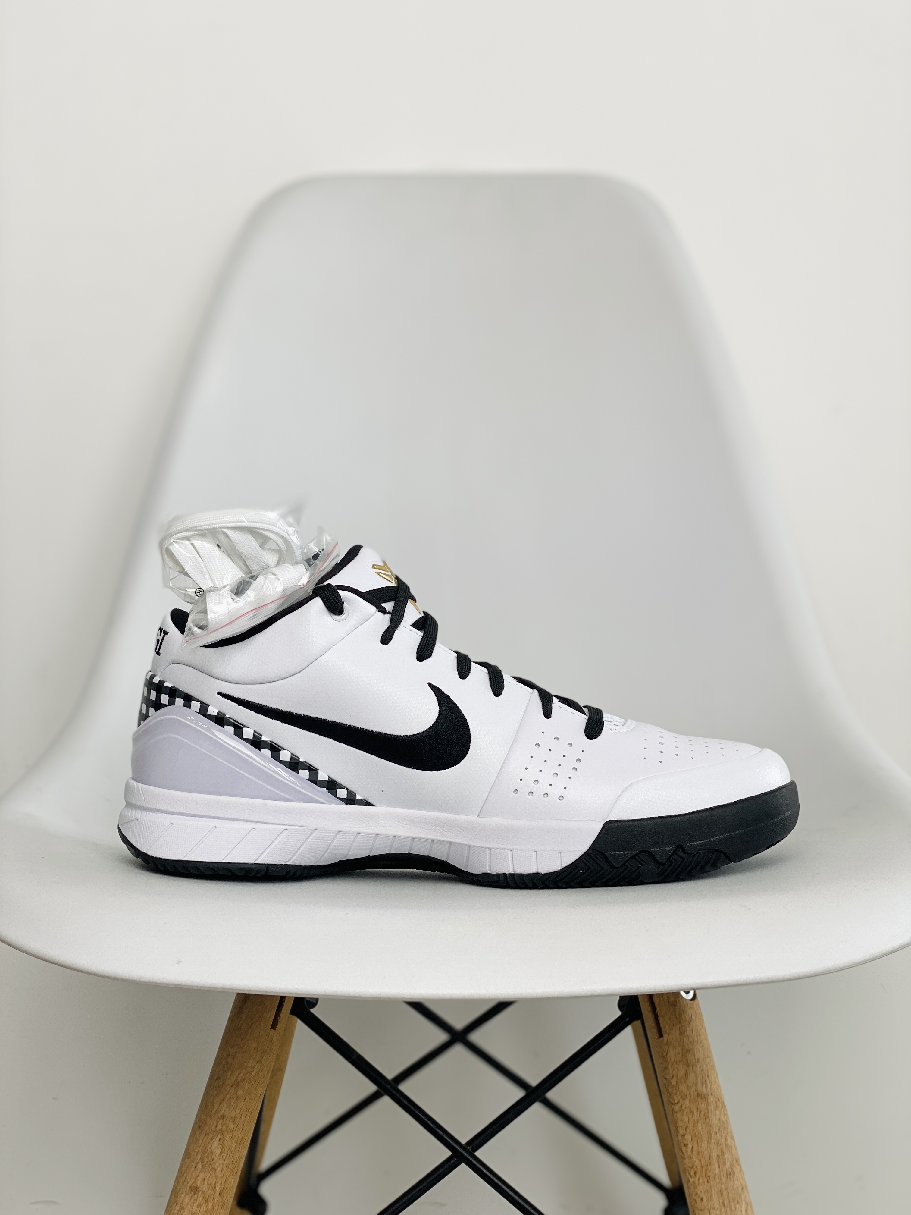 滅世純原 原盒版 Kobe4 GIGI Mambacita 前掌LUNAR泡棉 后掌气垫 黑白 低筒 科比 4  篮球鞋 实战鞋 球鞋 男鞋  FJ9363-100