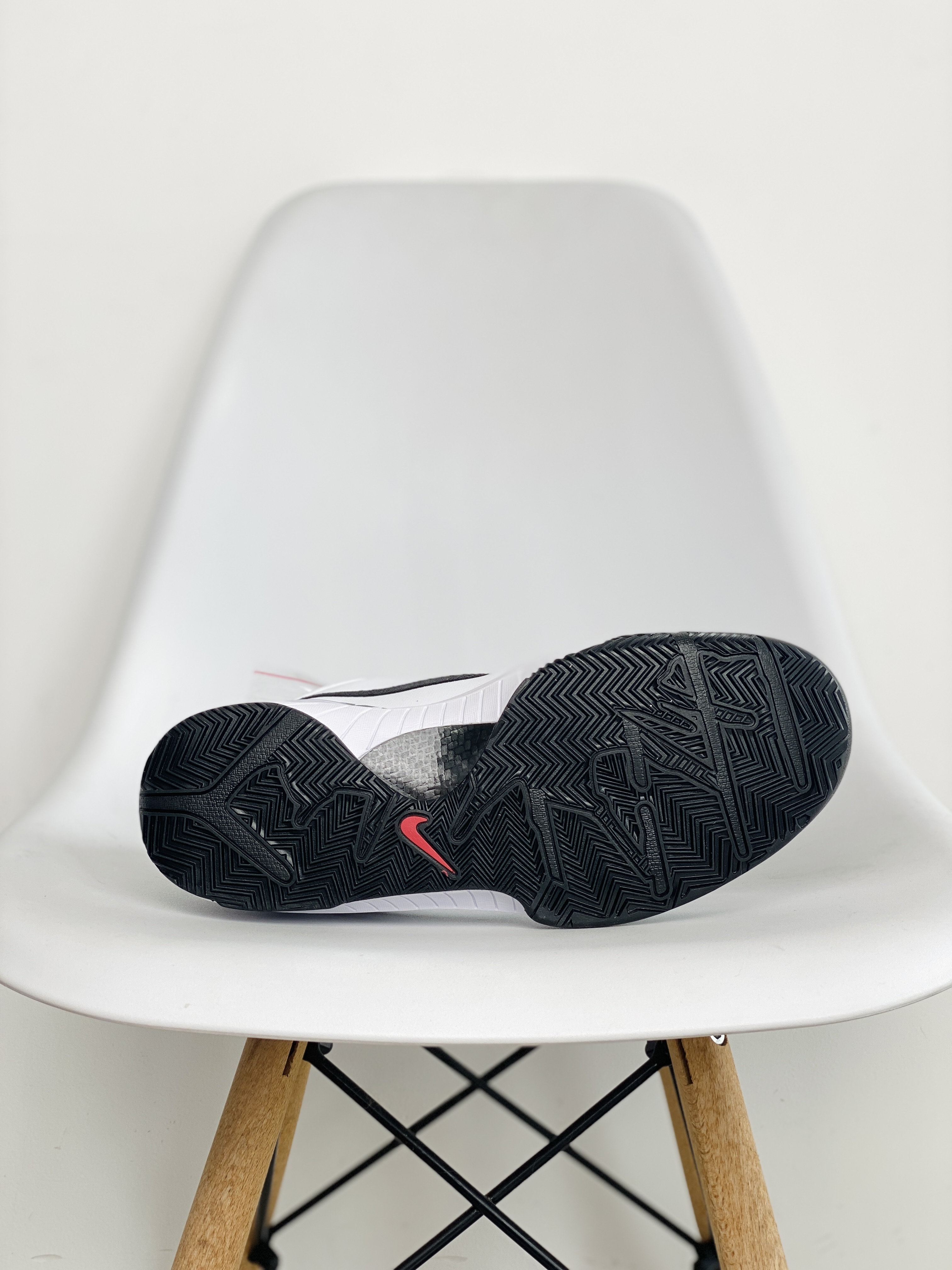 滅世純原 原盒版 Kobe4 GIGI Mambacita 前掌LUNAR泡棉 后掌气垫 黑白 低筒 科比 4  篮球鞋 实战鞋 球鞋 男鞋  FJ9363-100