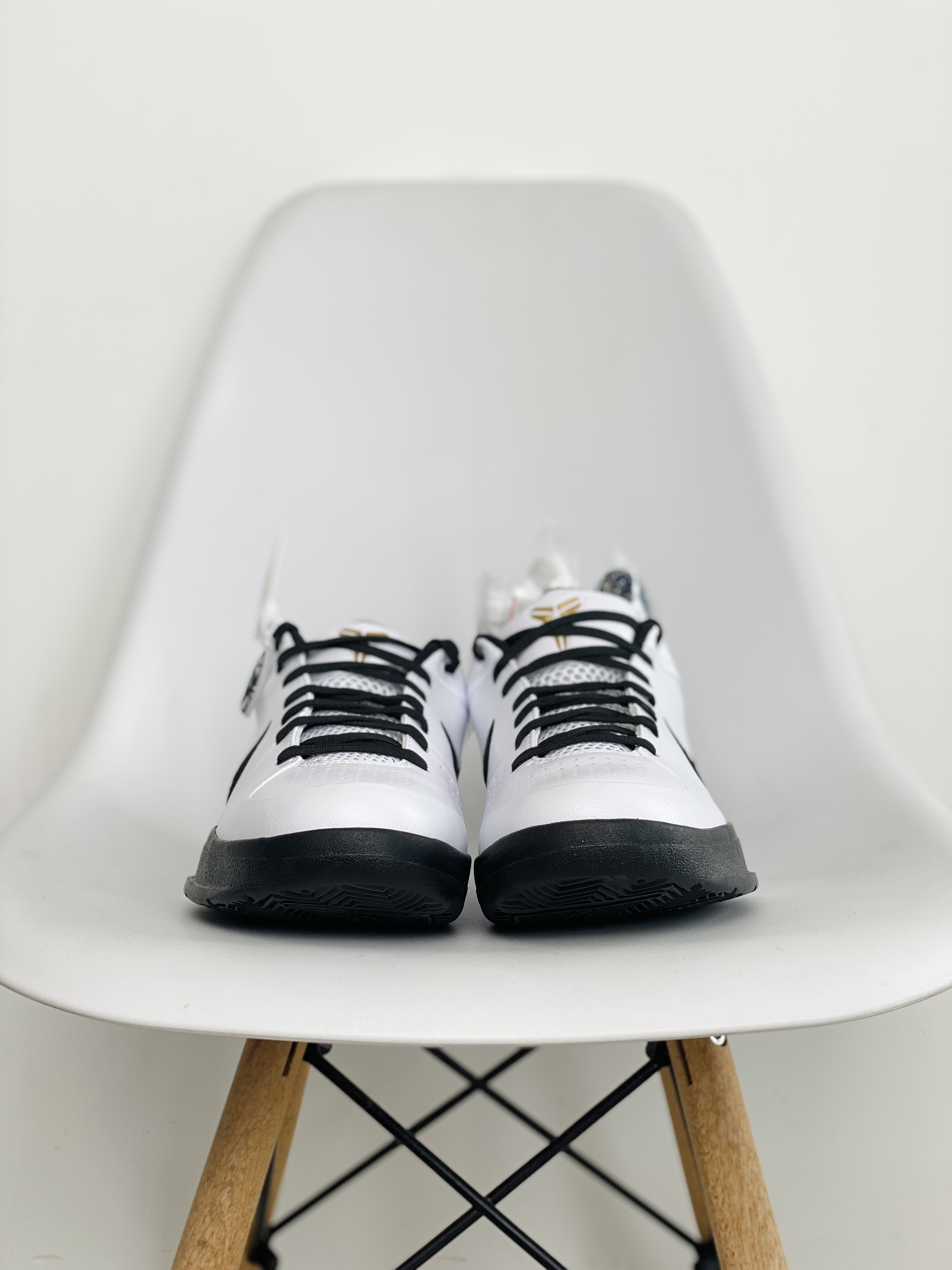 滅世純原 原盒版 Kobe4 GIGI Mambacita 前掌LUNAR泡棉 后掌气垫 黑白 低筒 科比 4  篮球鞋 实战鞋 球鞋 男鞋  FJ9363-100