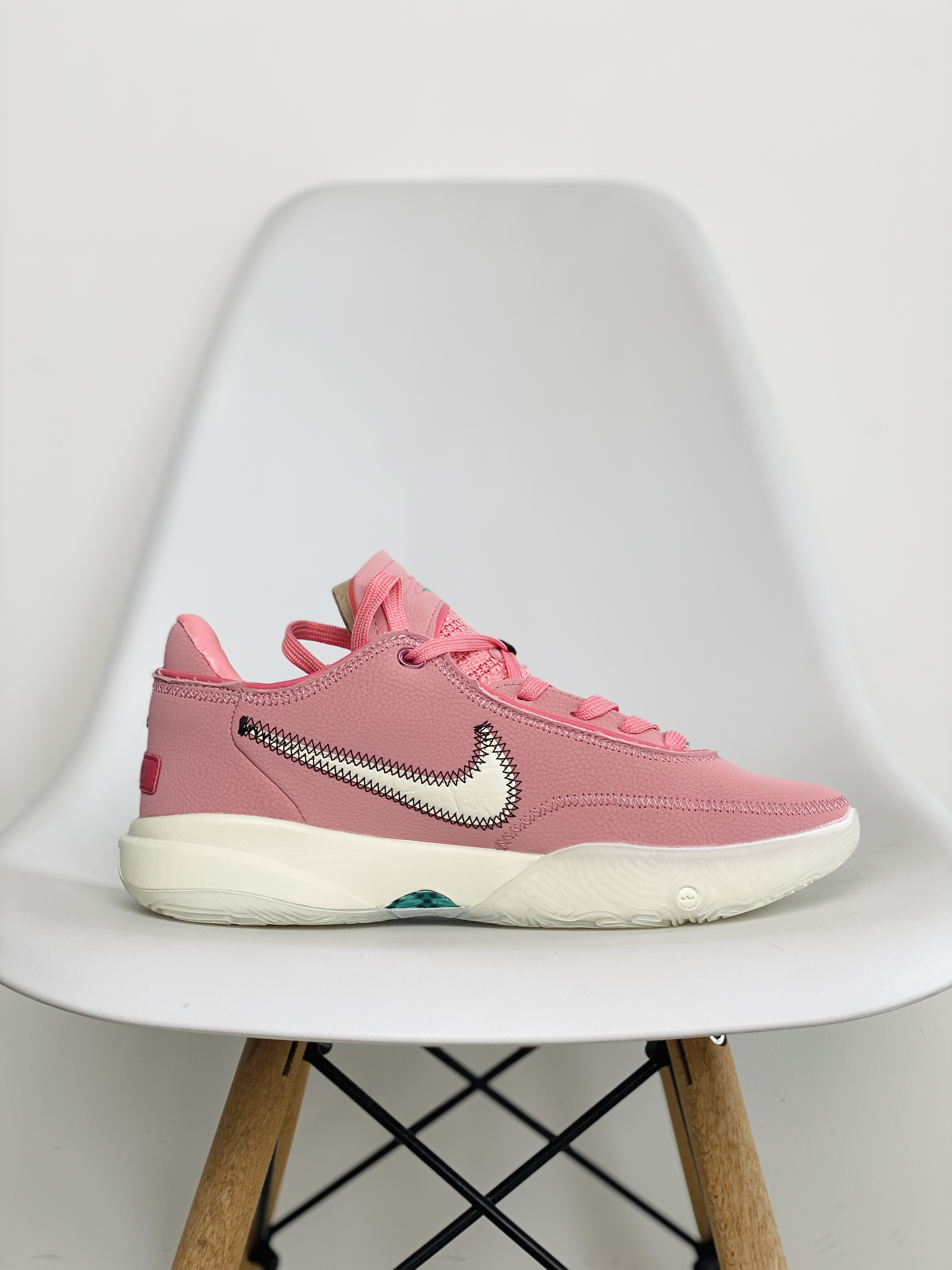  Nike LeBron 20  詹姆斯 20   低筒 前TURBO 后掌ZOOM  双气垫  篮球鞋 实战鞋 运动鞋 球鞋 男鞋 粉色豹纹 DQ3827-900