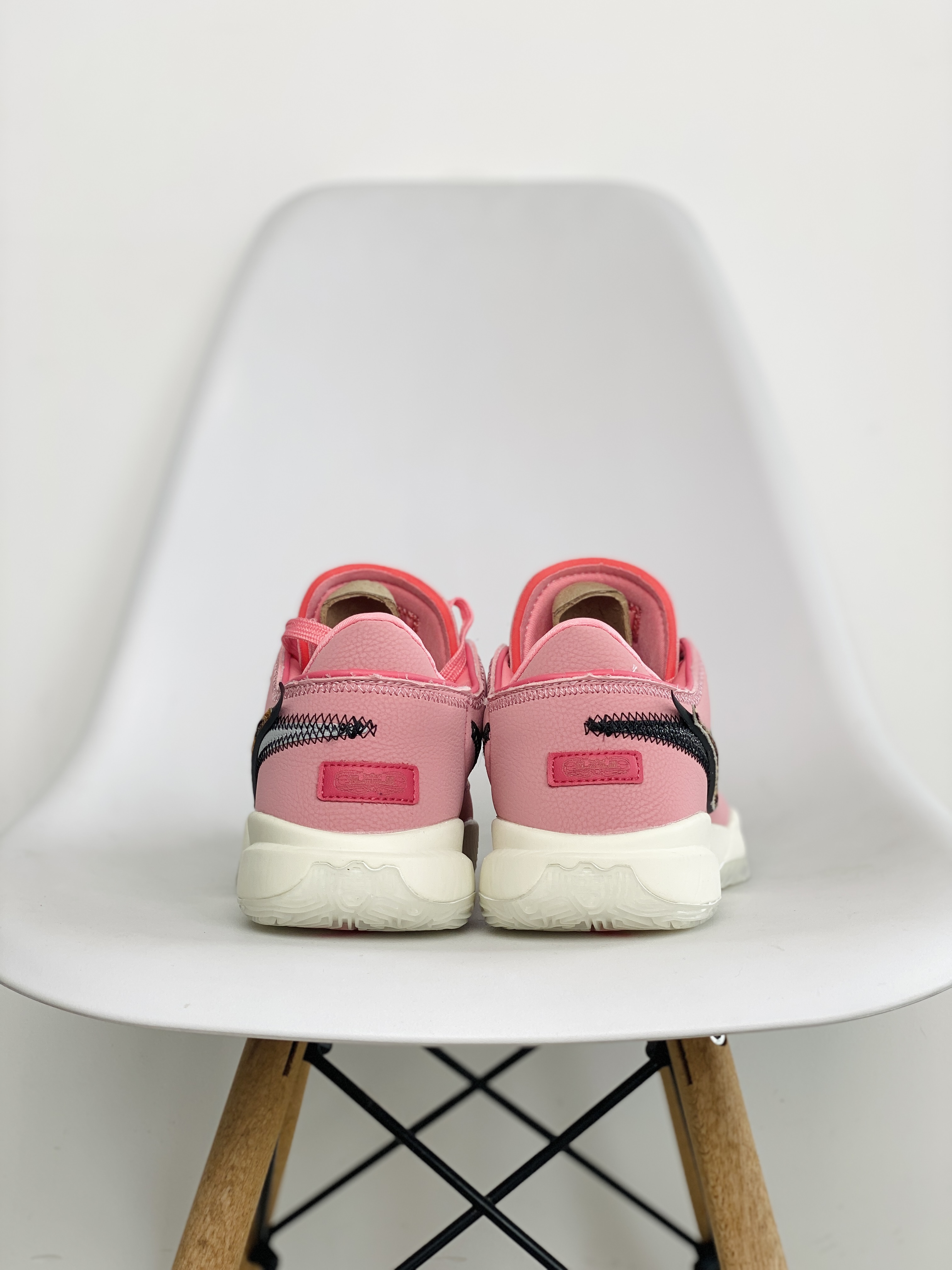  Nike LeBron 20  詹姆斯 20   低筒 前TURBO 后掌ZOOM  双气垫  篮球鞋 实战鞋 运动鞋 球鞋 男鞋 粉色豹纹 DQ3827-900