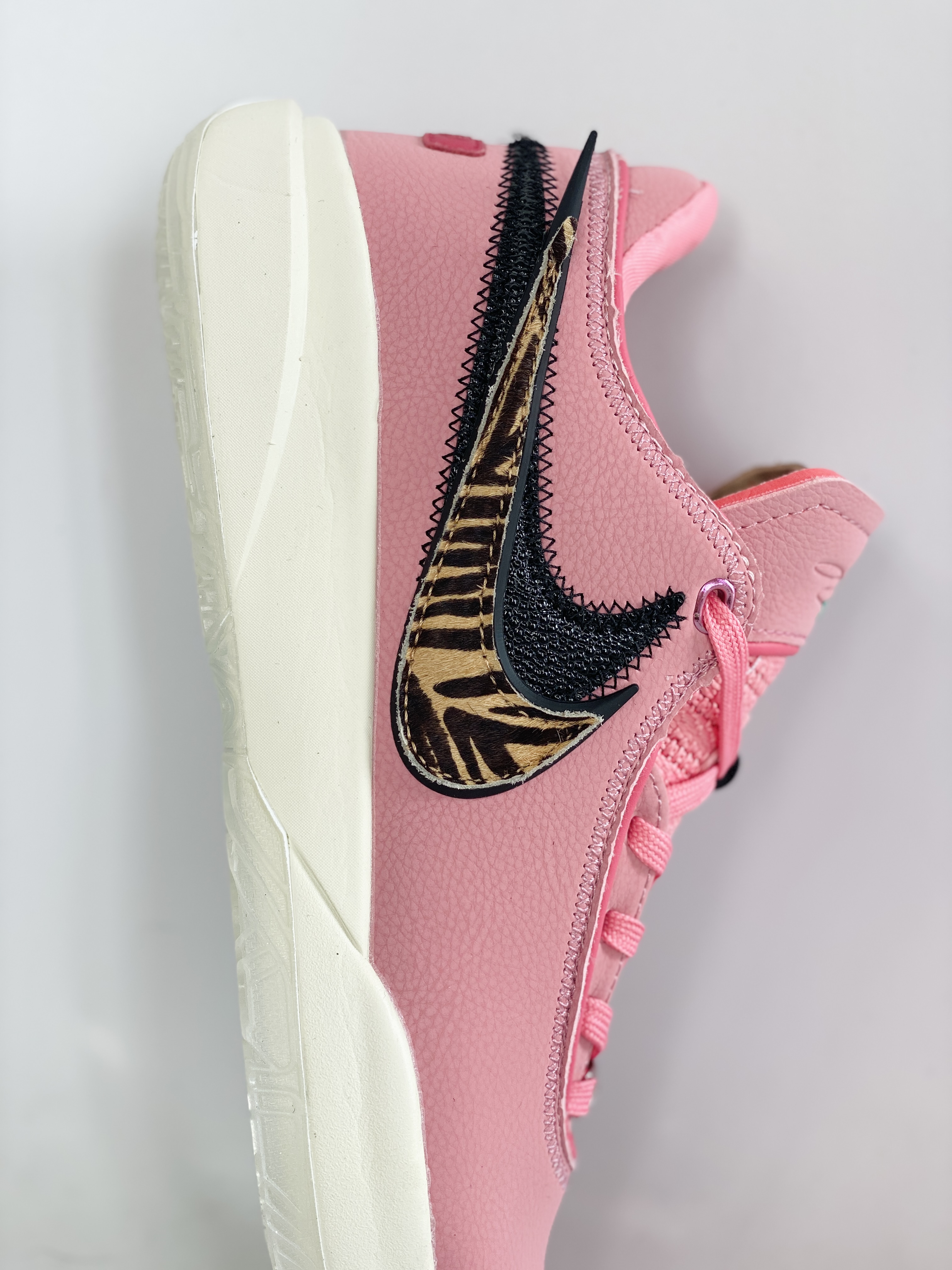  Nike LeBron 20  詹姆斯 20   低筒 前TURBO 后掌ZOOM  双气垫  篮球鞋 实战鞋 运动鞋 球鞋 男鞋 粉色豹纹 DQ3827-900