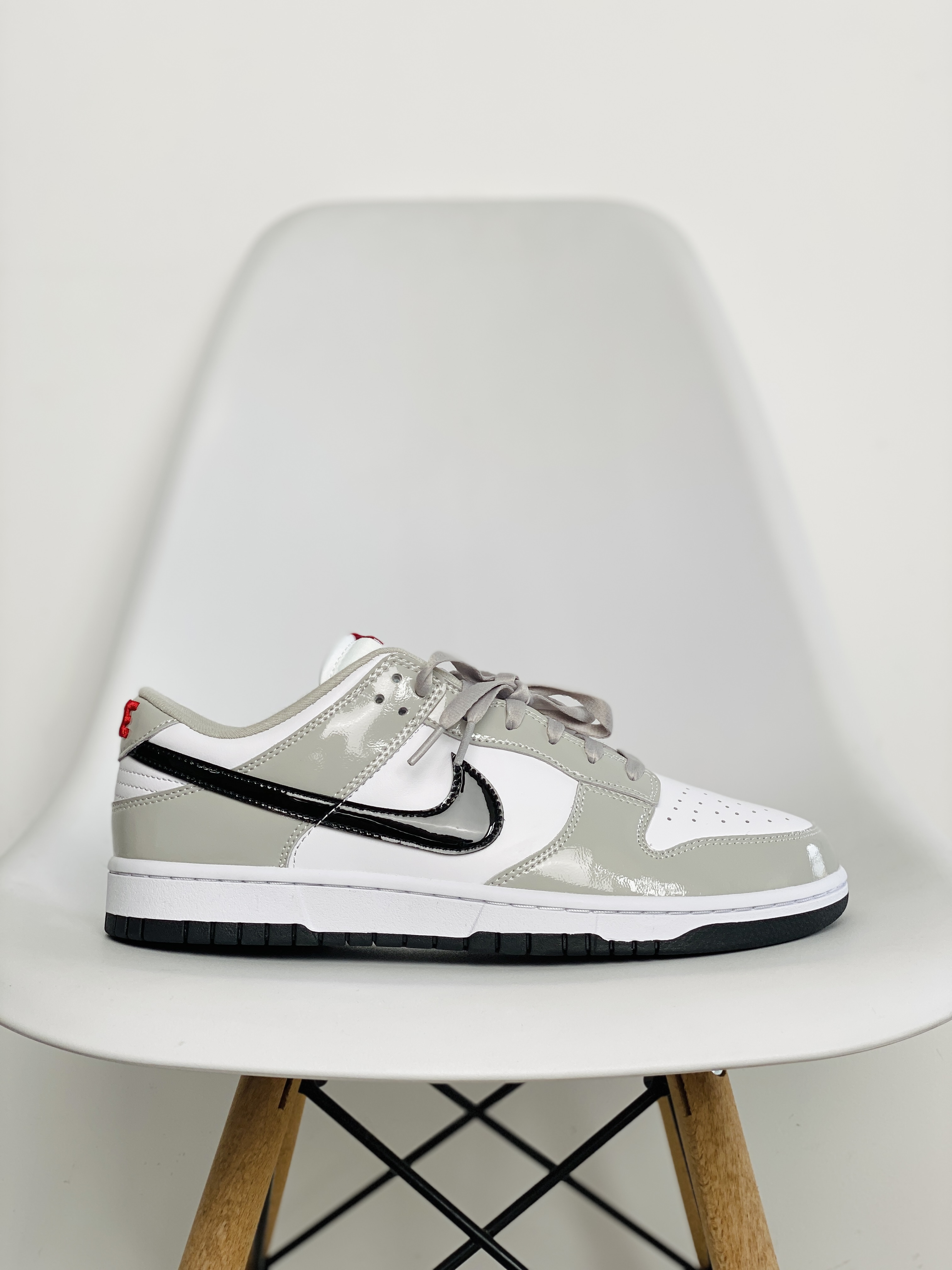 Dunk Low Ess Light Iron Ore 漆皮灰白 轻便防滑 休闲鞋 板鞋   女款 波鞋  DQ7576-001 