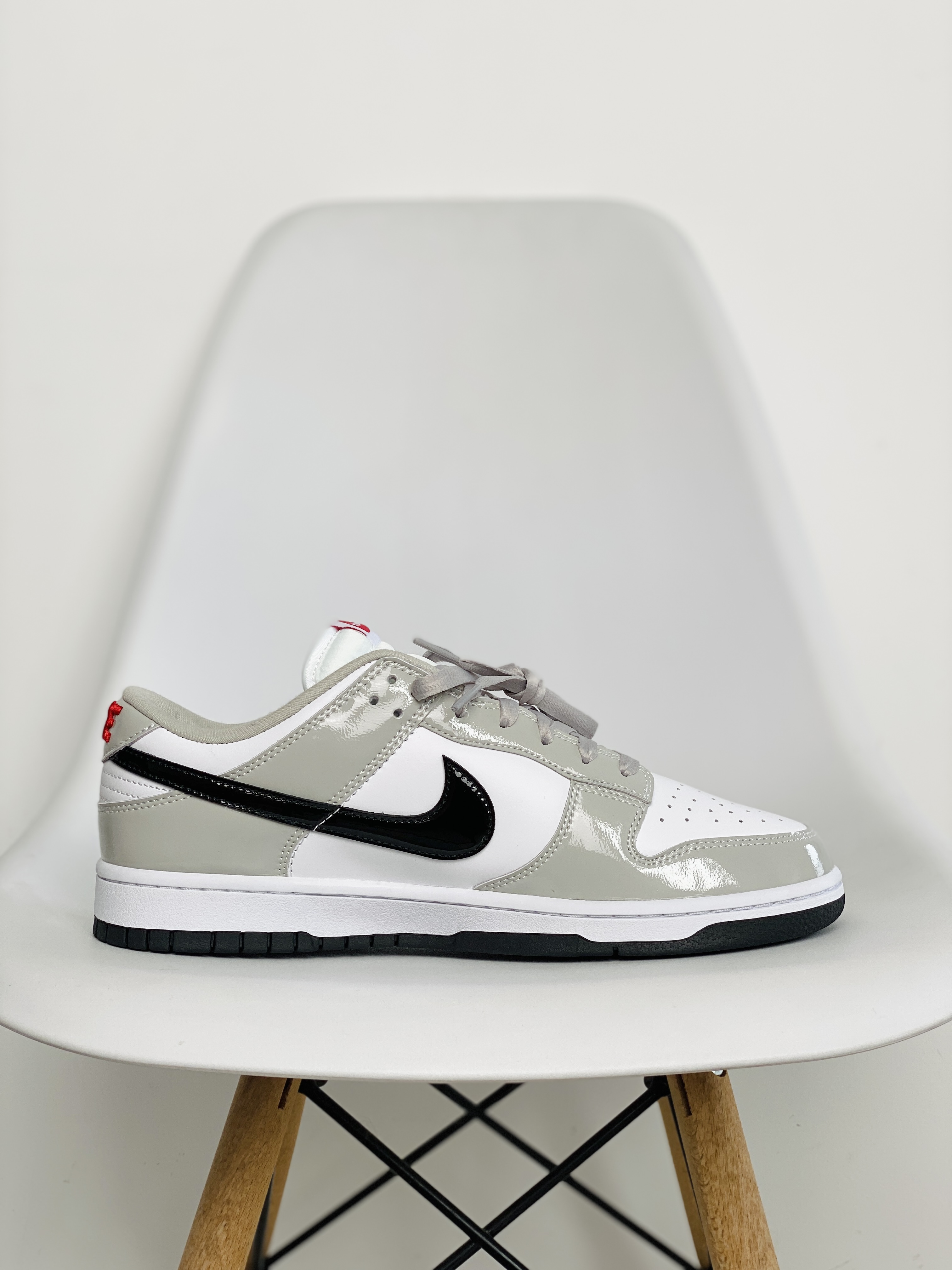 Dunk Low Ess Light Iron Ore 漆皮灰白 轻便防滑 休闲鞋 板鞋   女款 波鞋  DQ7576-001 