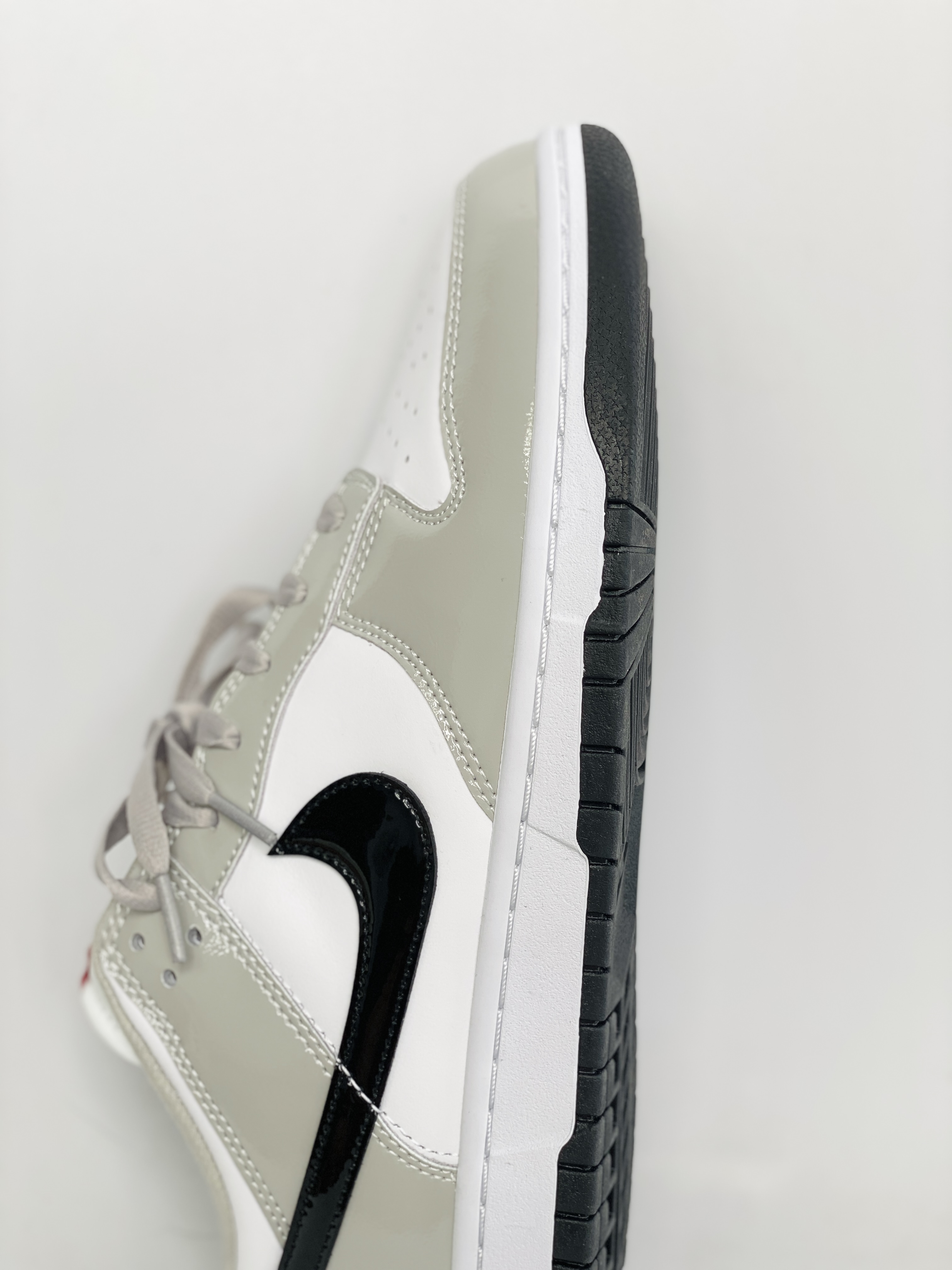 Dunk Low Ess Light Iron Ore 漆皮灰白 轻便防滑 休闲鞋 板鞋   女款 波鞋  DQ7576-001 