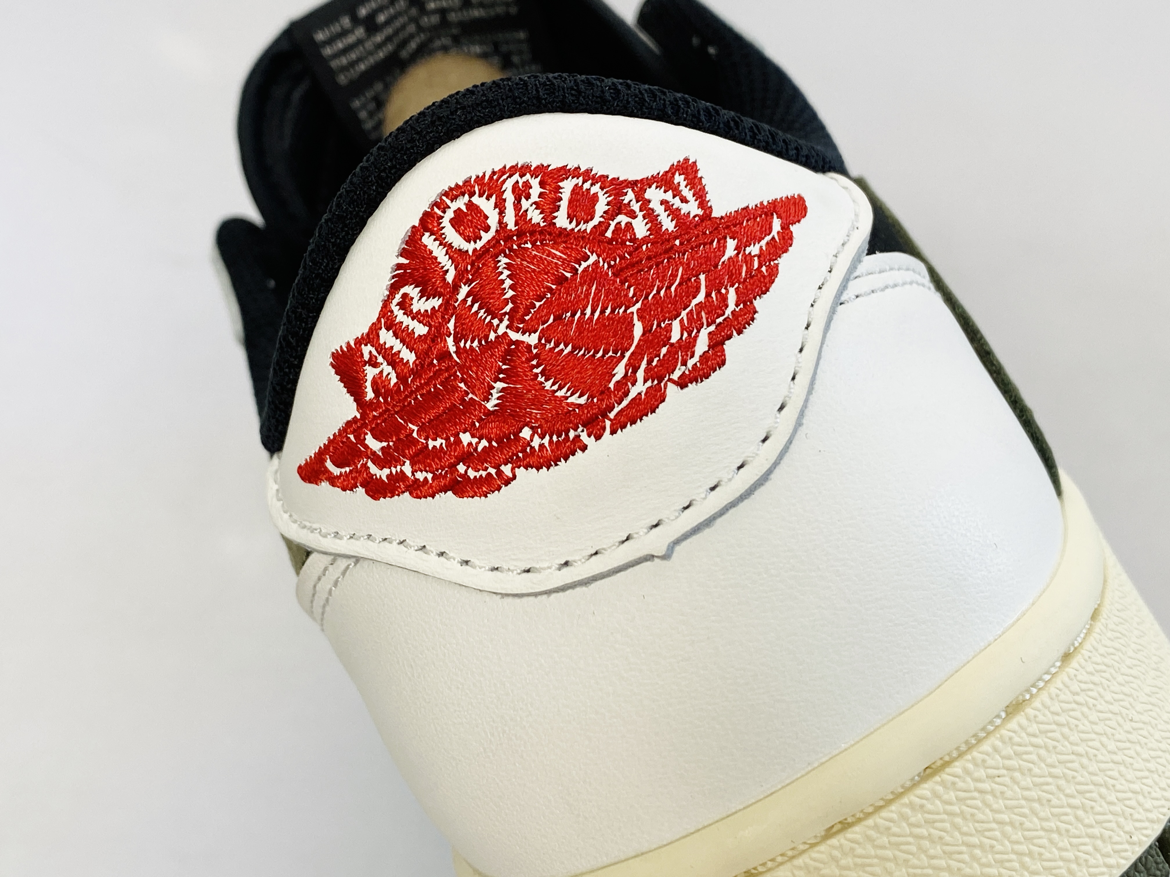  天花板Travis Scott x Air Jordan 1 LowOlive AJ1  黑绿  5.0  低筒 倒钩 板鞋 篮球鞋 男鞋 DZ4137-106