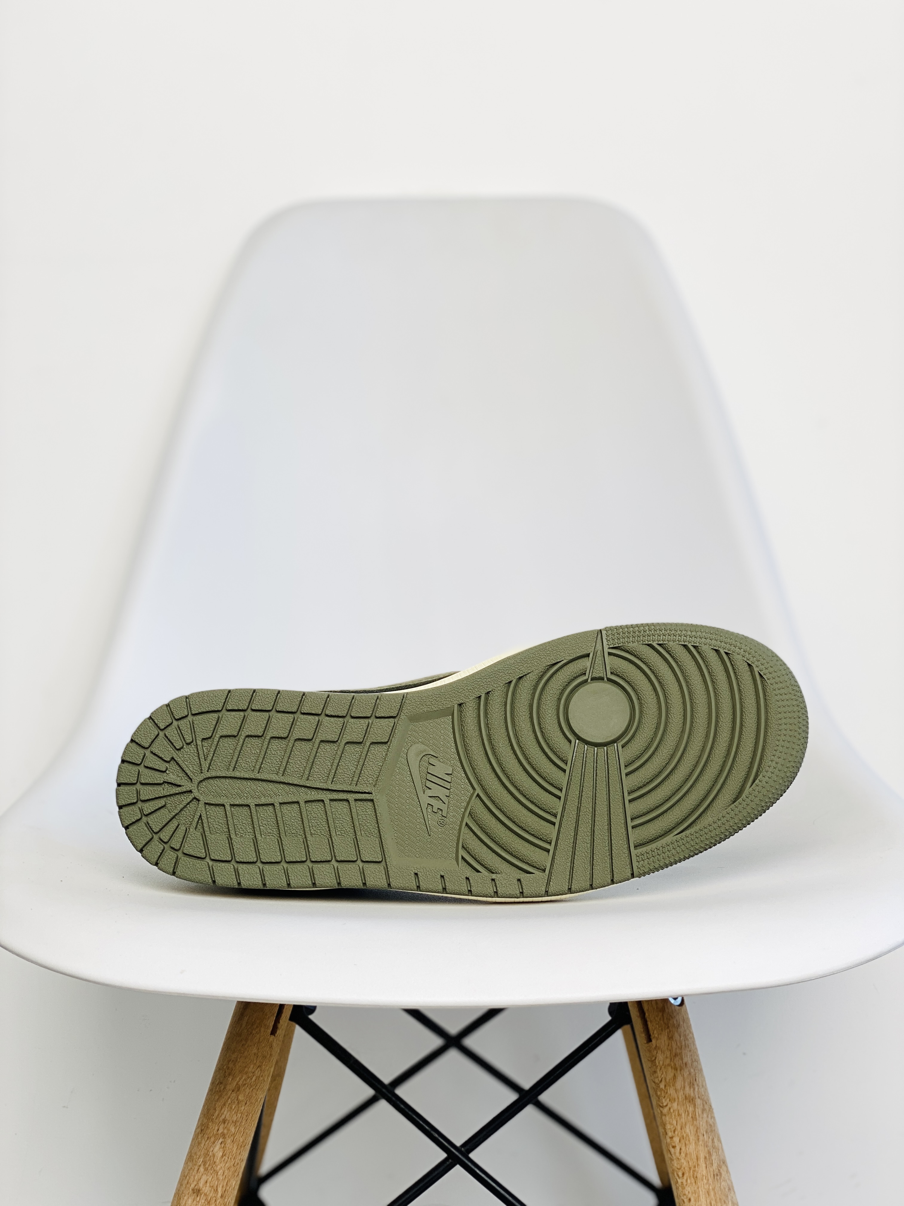  天花板Travis Scott x Air Jordan 1 LowOlive AJ1  黑绿  5.0  低筒 倒钩 板鞋 篮球鞋 男鞋 DZ4137-106