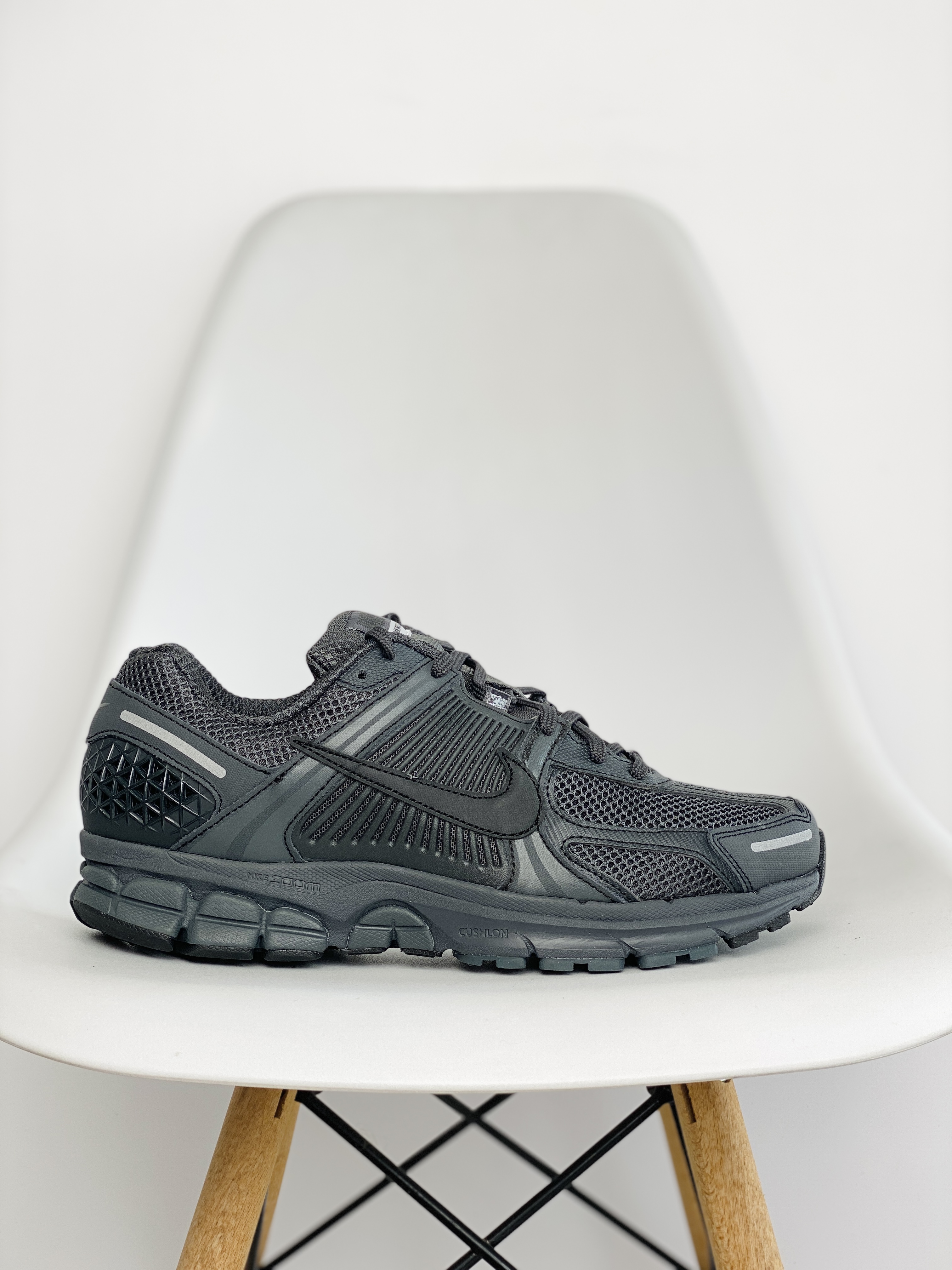 新版 Nike Air Zoom Vomero 5 anthracite black 黑色 气垫 低筒 跑步鞋 运动鞋 男鞋 女鞋 BV1358-002
