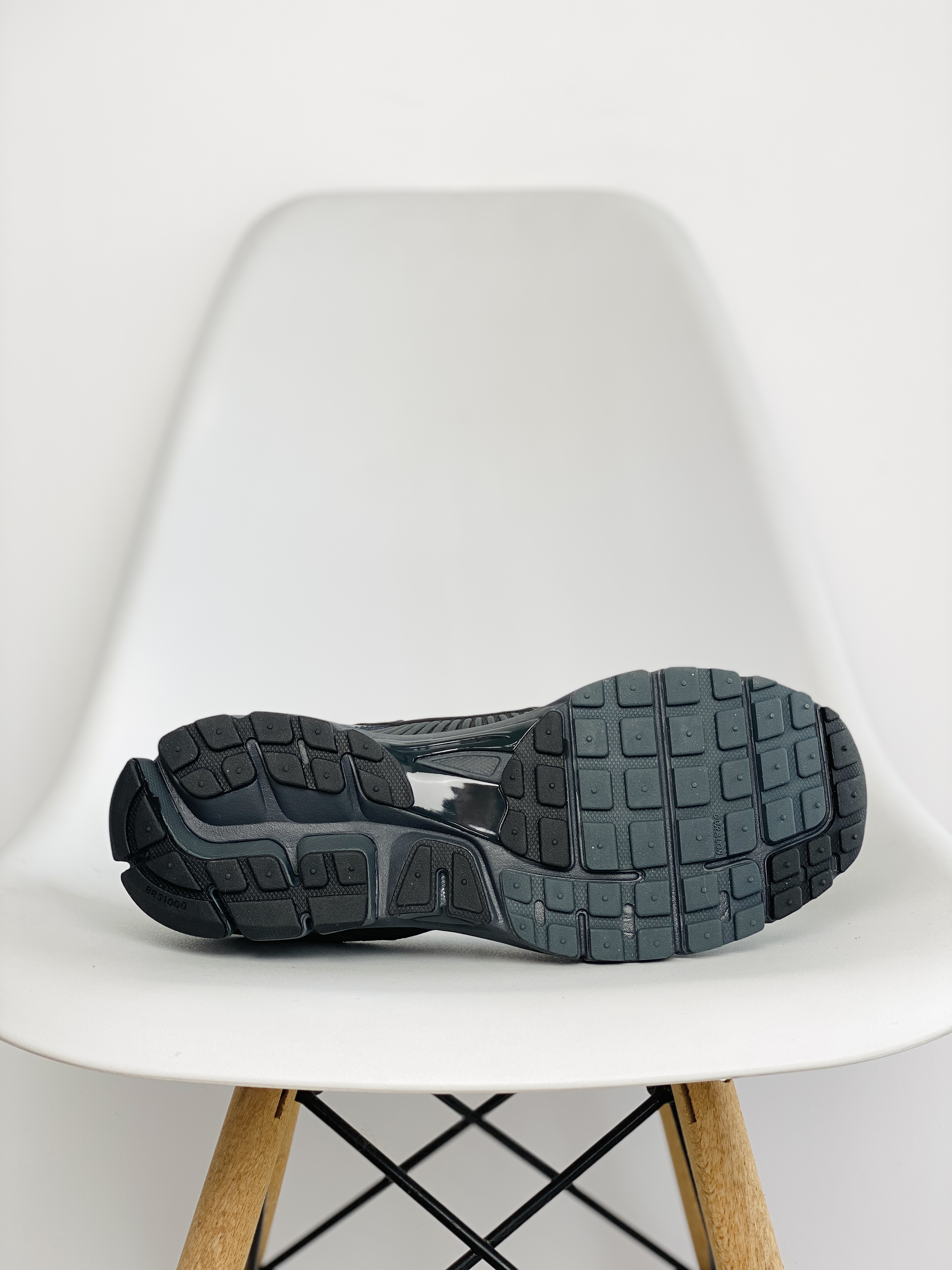 新版 Nike Air Zoom Vomero 5 anthracite black 黑色 气垫 低筒 跑步鞋 运动鞋 男鞋 女鞋 BV1358-002