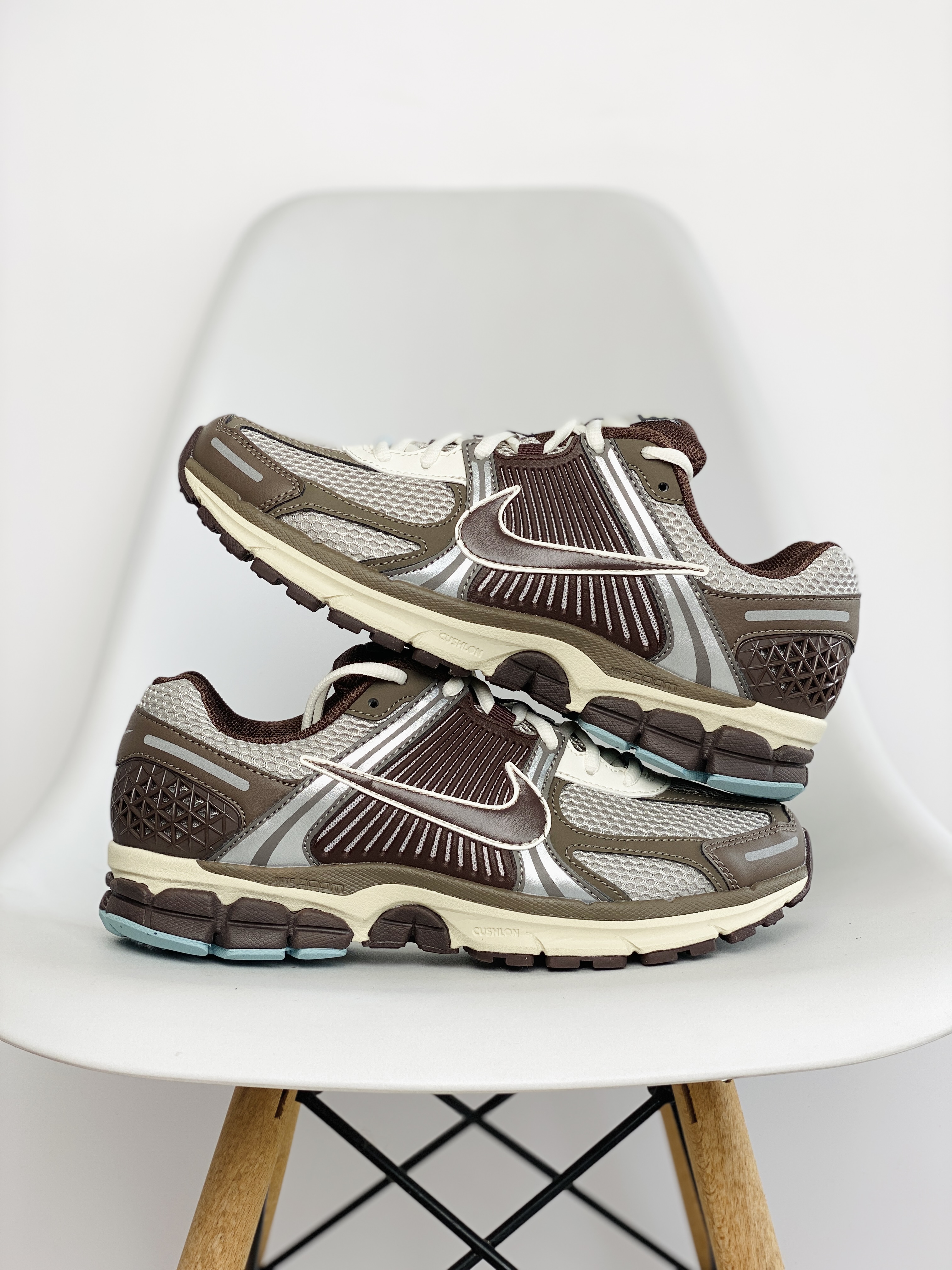 新版 Nike Air Zoom Vomero 5 褐色 气垫 低筒 跑步鞋 运动鞋 男鞋 女鞋 FD9920-022