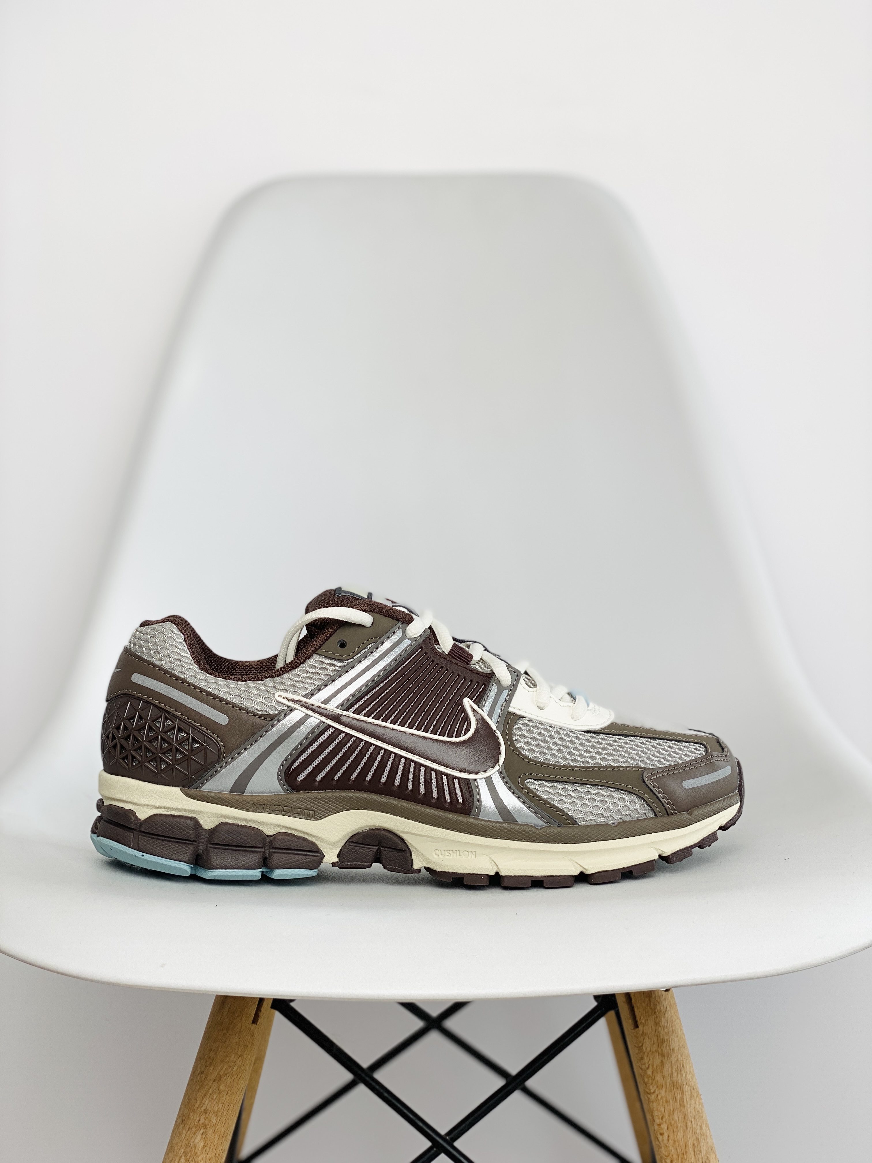 新版 Nike Air Zoom Vomero 5 褐色 气垫 低筒 跑步鞋 运动鞋 男鞋 女鞋 FD9920-022