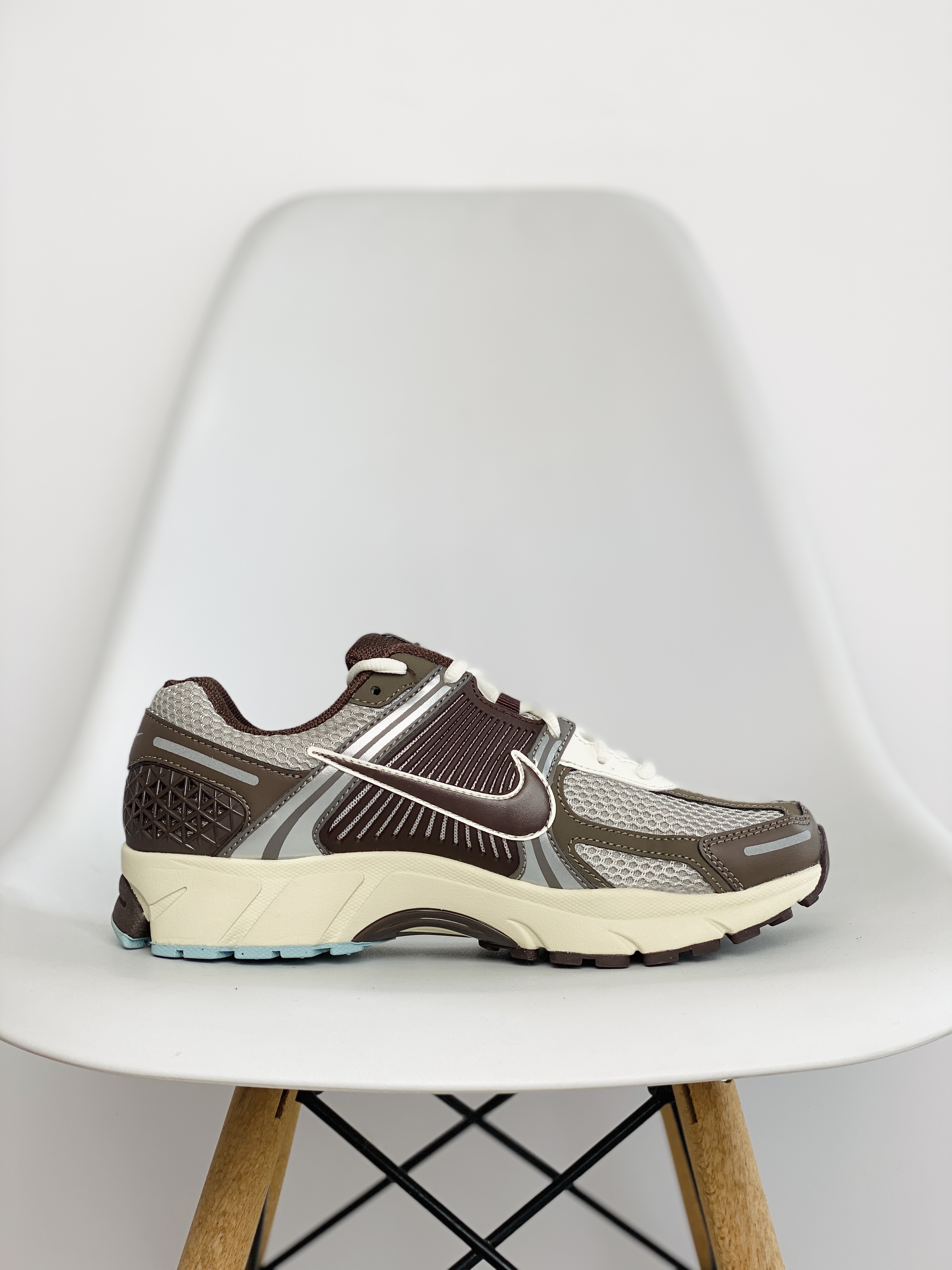 新版 Nike Air Zoom Vomero 5 褐色 气垫 低筒 跑步鞋 运动鞋 男鞋 女鞋 FD9920-022