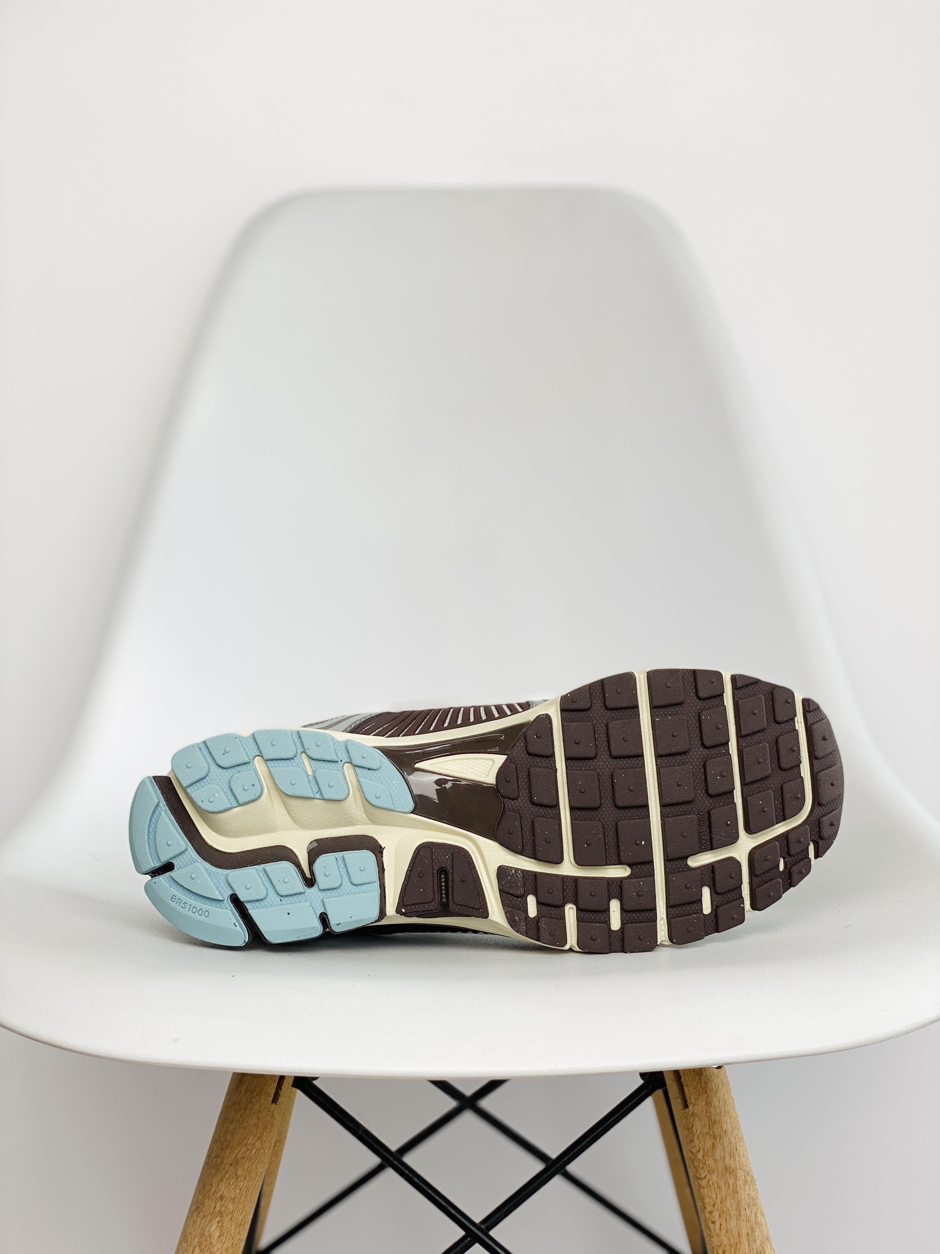 新版 Nike Air Zoom Vomero 5 褐色 气垫 低筒 跑步鞋 运动鞋 男鞋 女鞋 FD9920-022