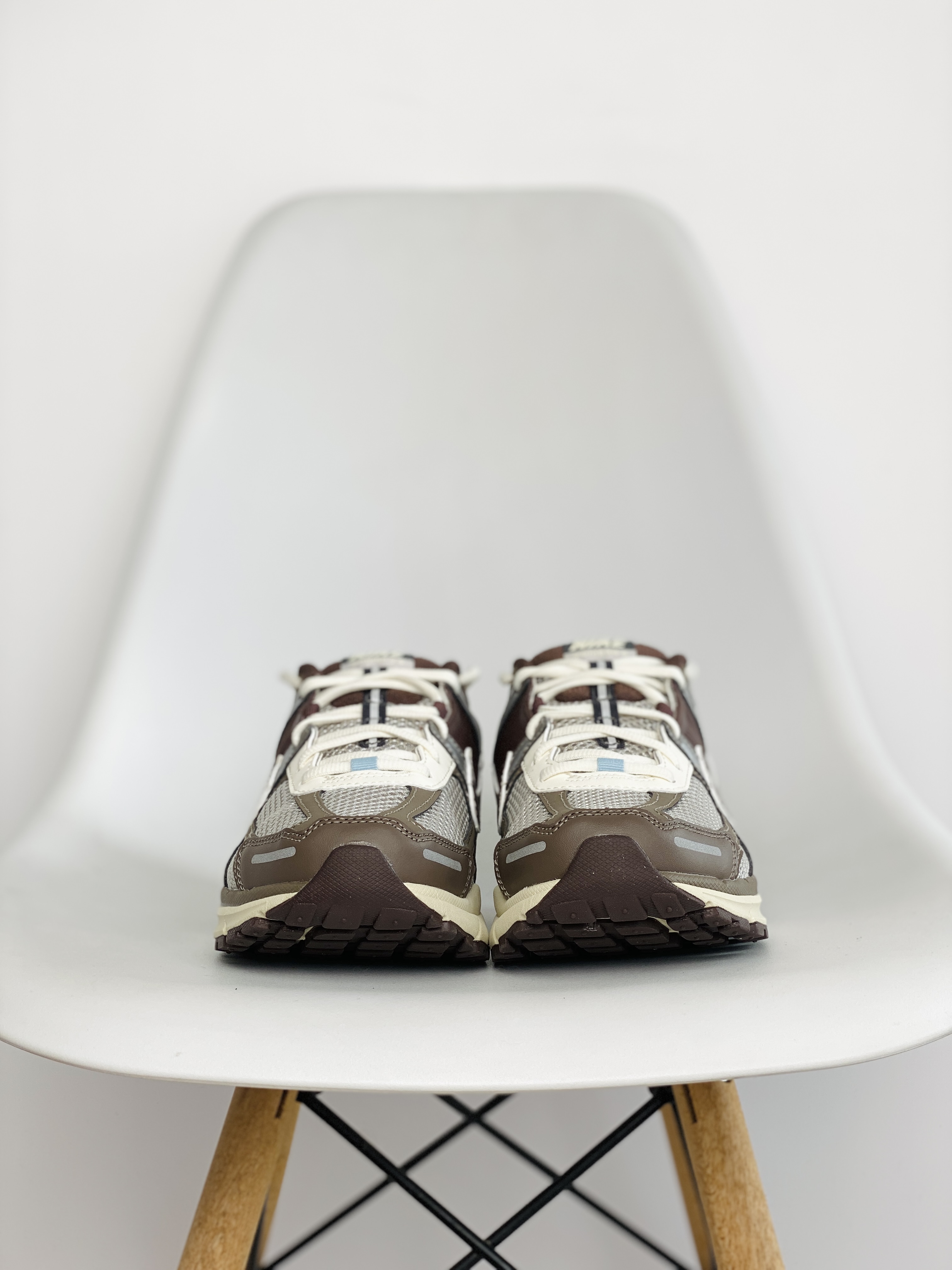 新版 Nike Air Zoom Vomero 5 褐色 气垫 低筒 跑步鞋 运动鞋 男鞋 女鞋 FD9920-022