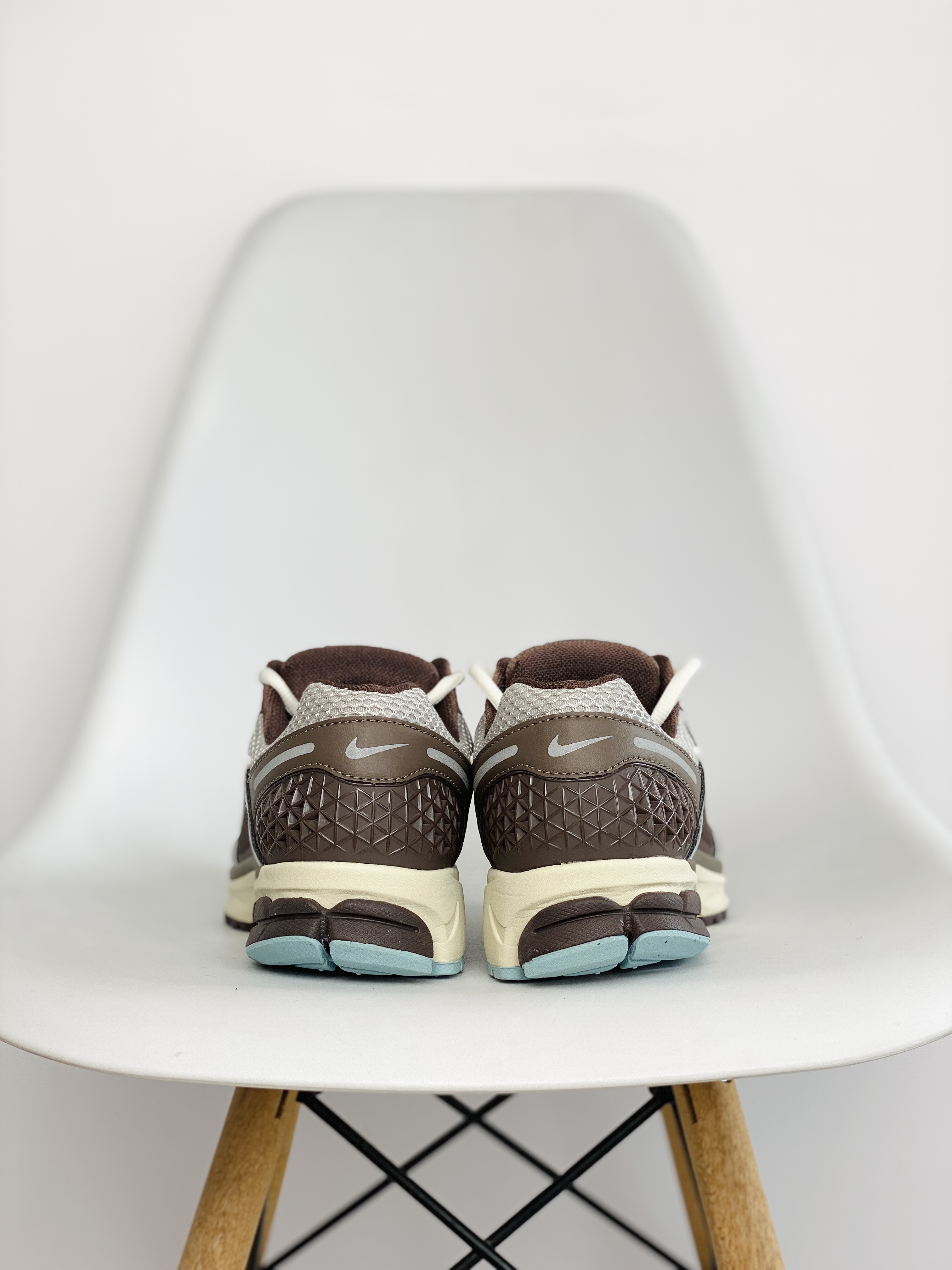 新版 Nike Air Zoom Vomero 5 褐色 气垫 低筒 跑步鞋 运动鞋 男鞋 女鞋 FD9920-022