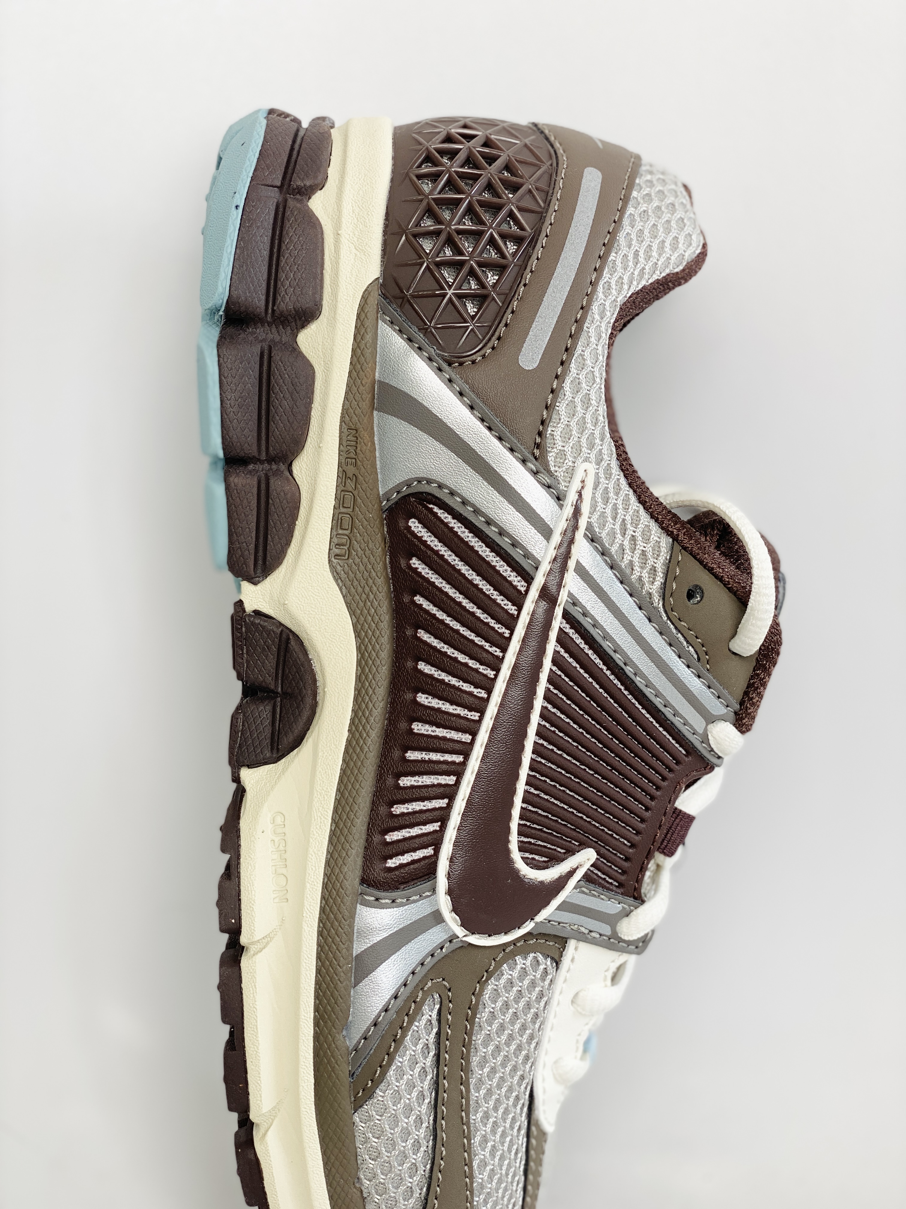 新版 Nike Air Zoom Vomero 5 褐色 气垫 低筒 跑步鞋 运动鞋 男鞋 女鞋 FD9920-022