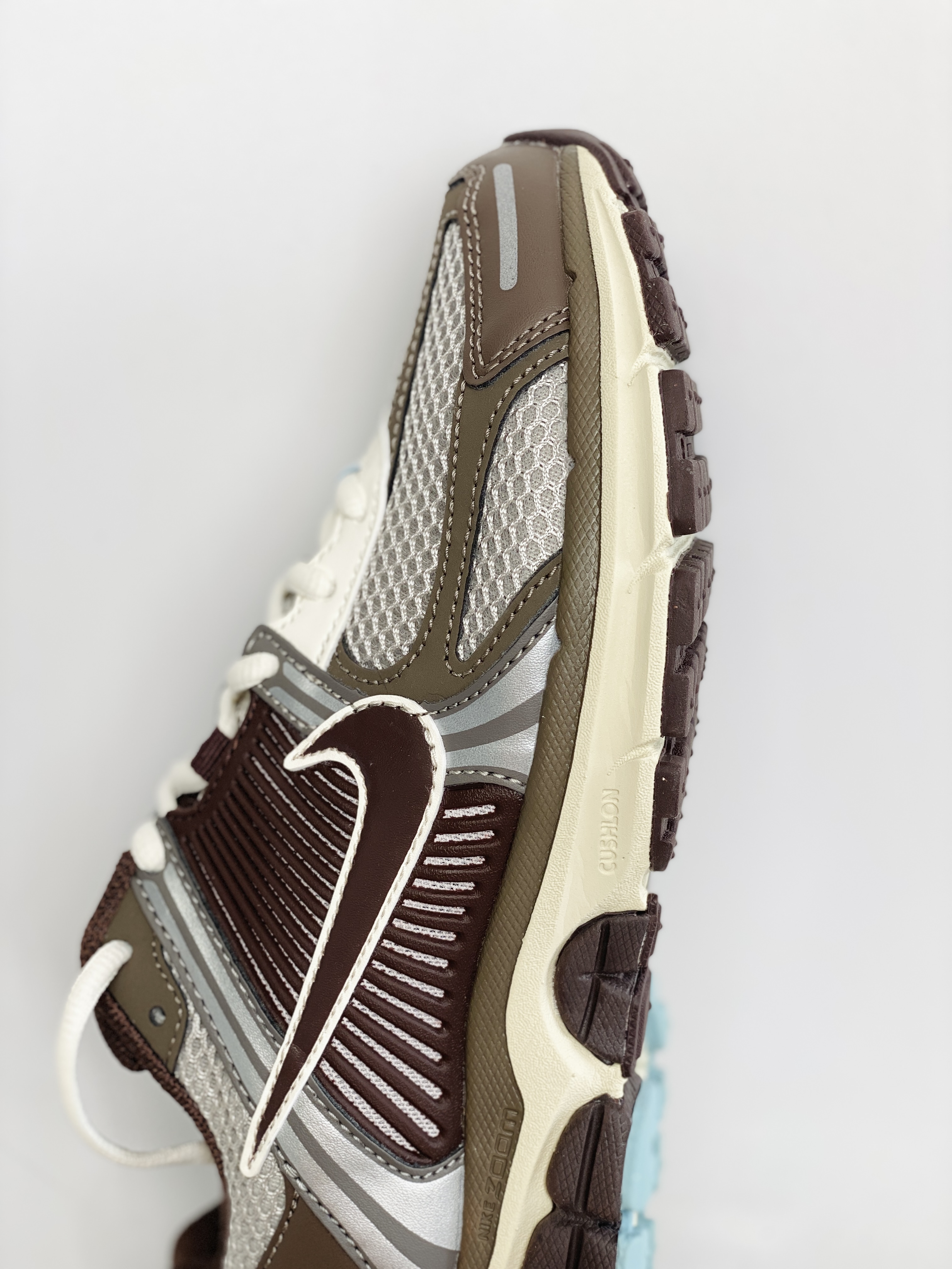 新版 Nike Air Zoom Vomero 5 褐色 气垫 低筒 跑步鞋 运动鞋 男鞋 女鞋 FD9920-022