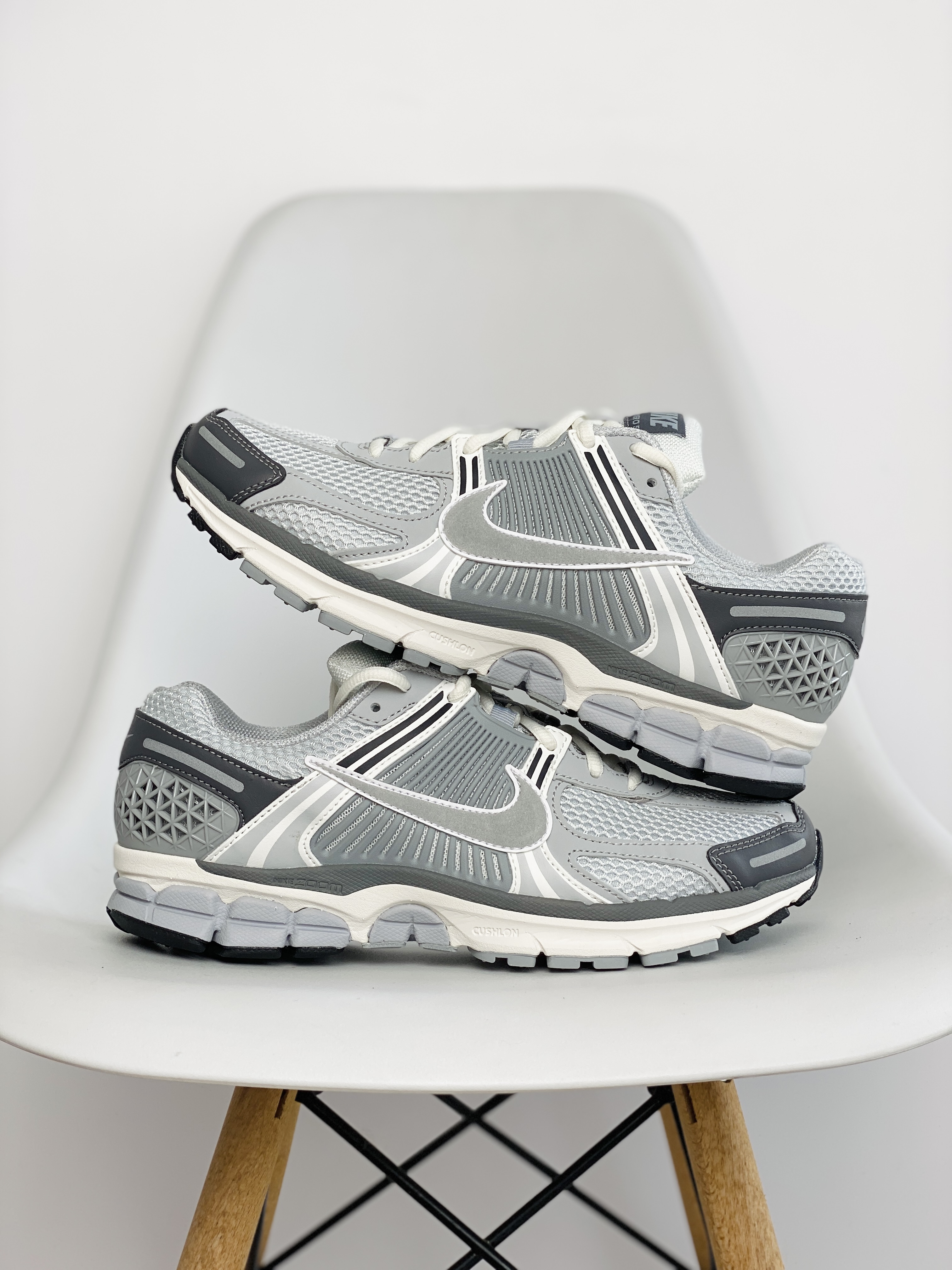 Nike Air Zoom Vomero 5 米灰色 气垫 低筒 跑步鞋 运动鞋 男鞋 女鞋 FD9919-001