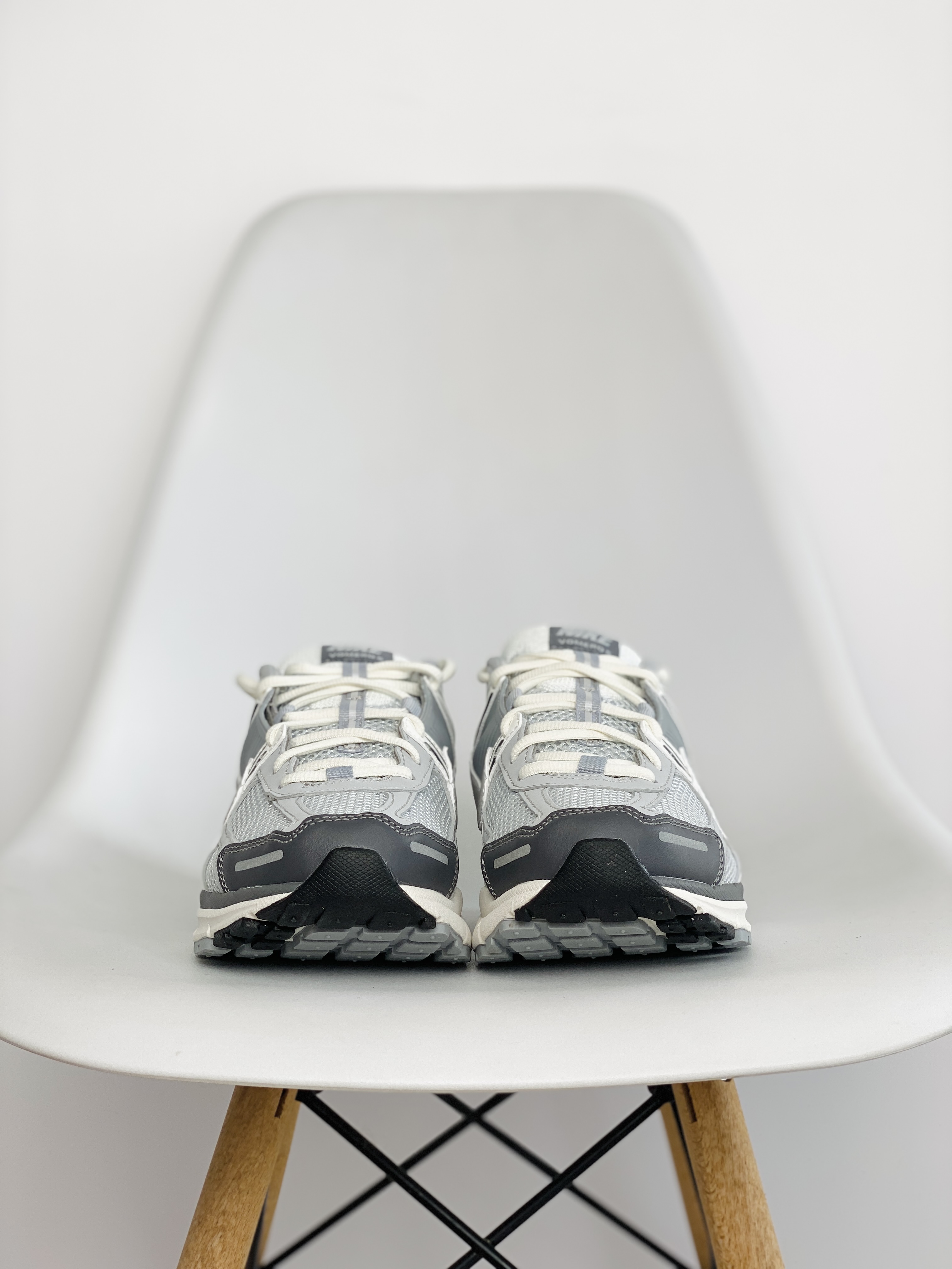 Nike Air Zoom Vomero 5 米灰色 气垫 低筒 跑步鞋 运动鞋 男鞋 女鞋 FD9919-001