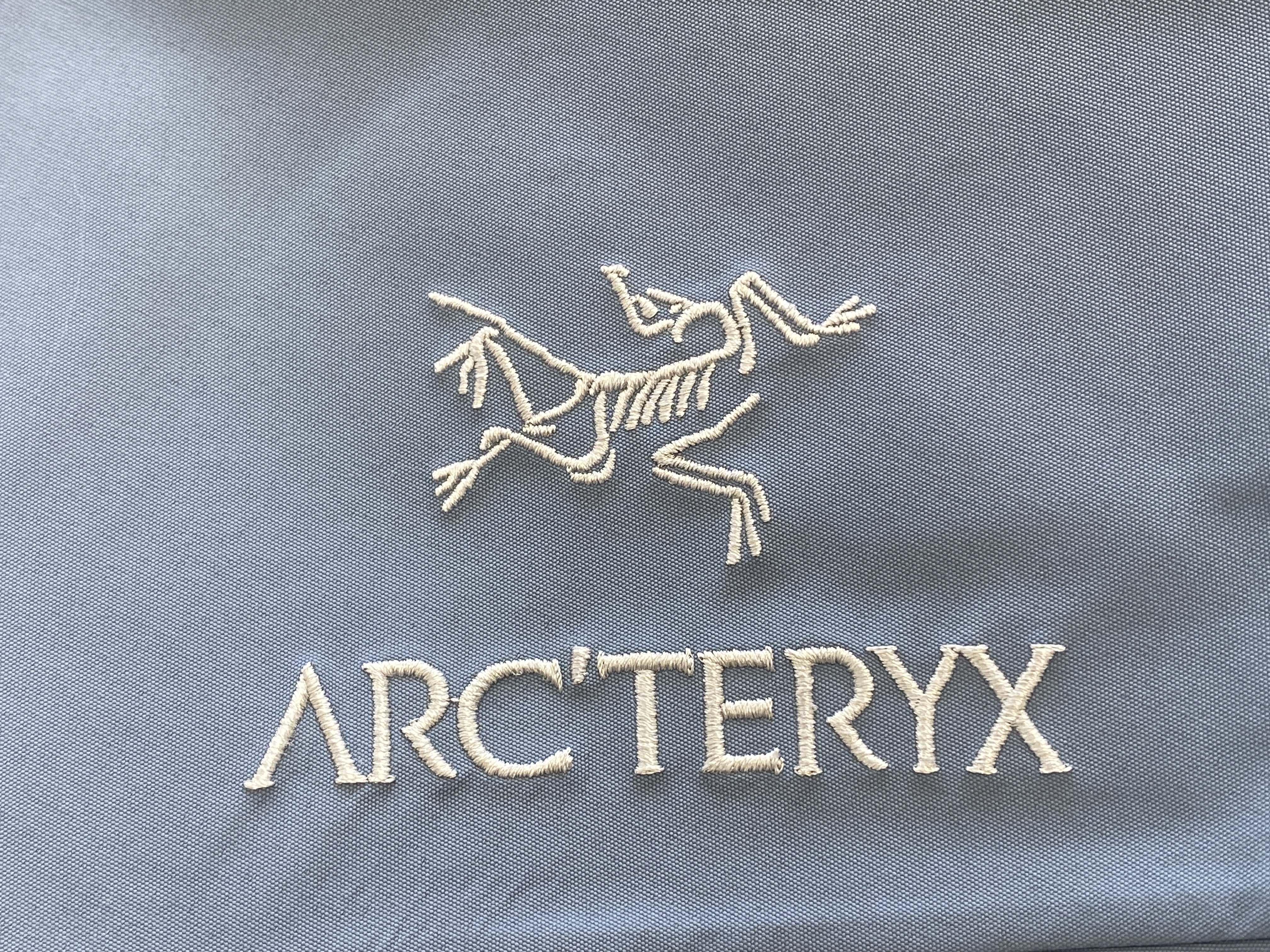  Arcteryx Alpha SV 始祖鳥  第6代 刺繡LOGO  戶外 透氣 長袖  防風 防水  外套 夾克  沖鋒衣  平流藍  货号：25681