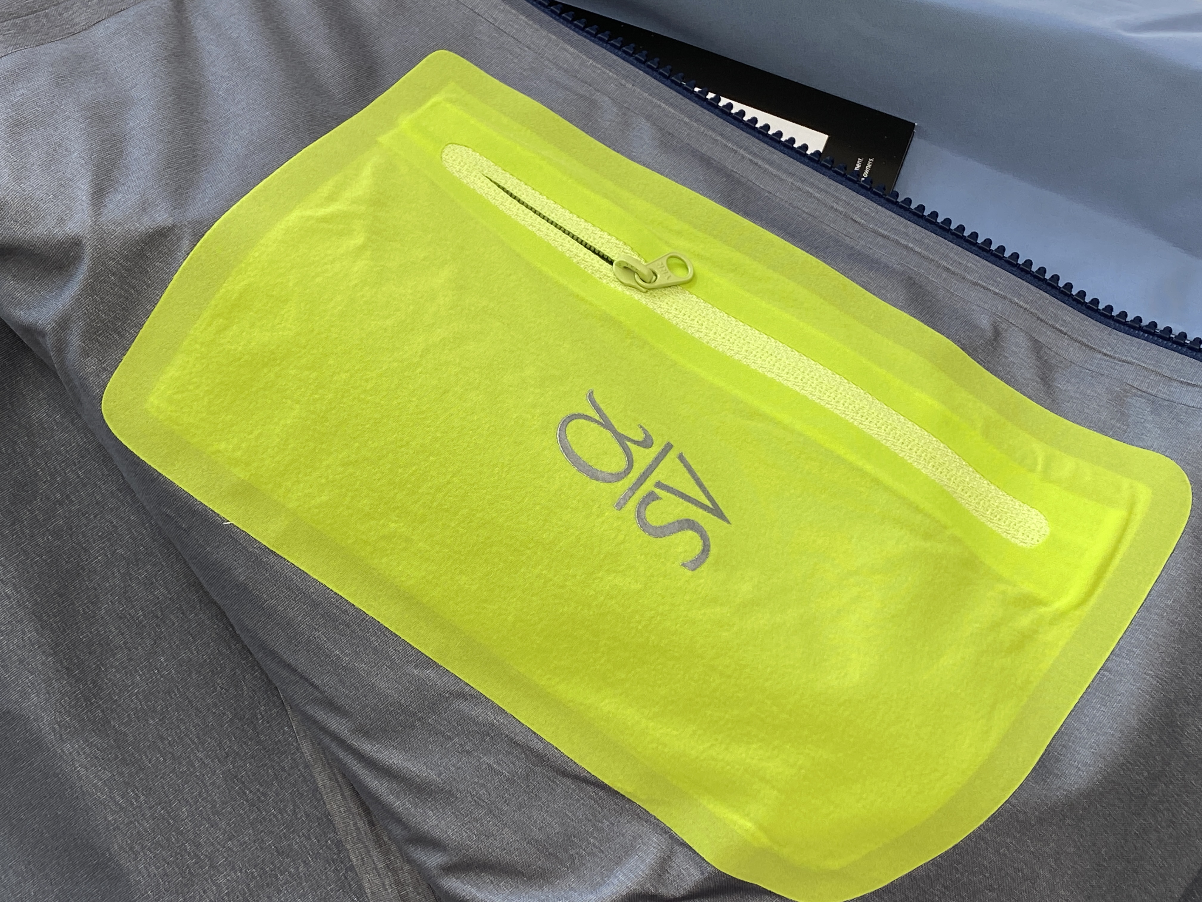  Arcteryx Alpha SV 始祖鳥  第6代 刺繡LOGO  戶外 透氣 長袖  防風 防水  外套 夾克  沖鋒衣  平流藍  货号：25681