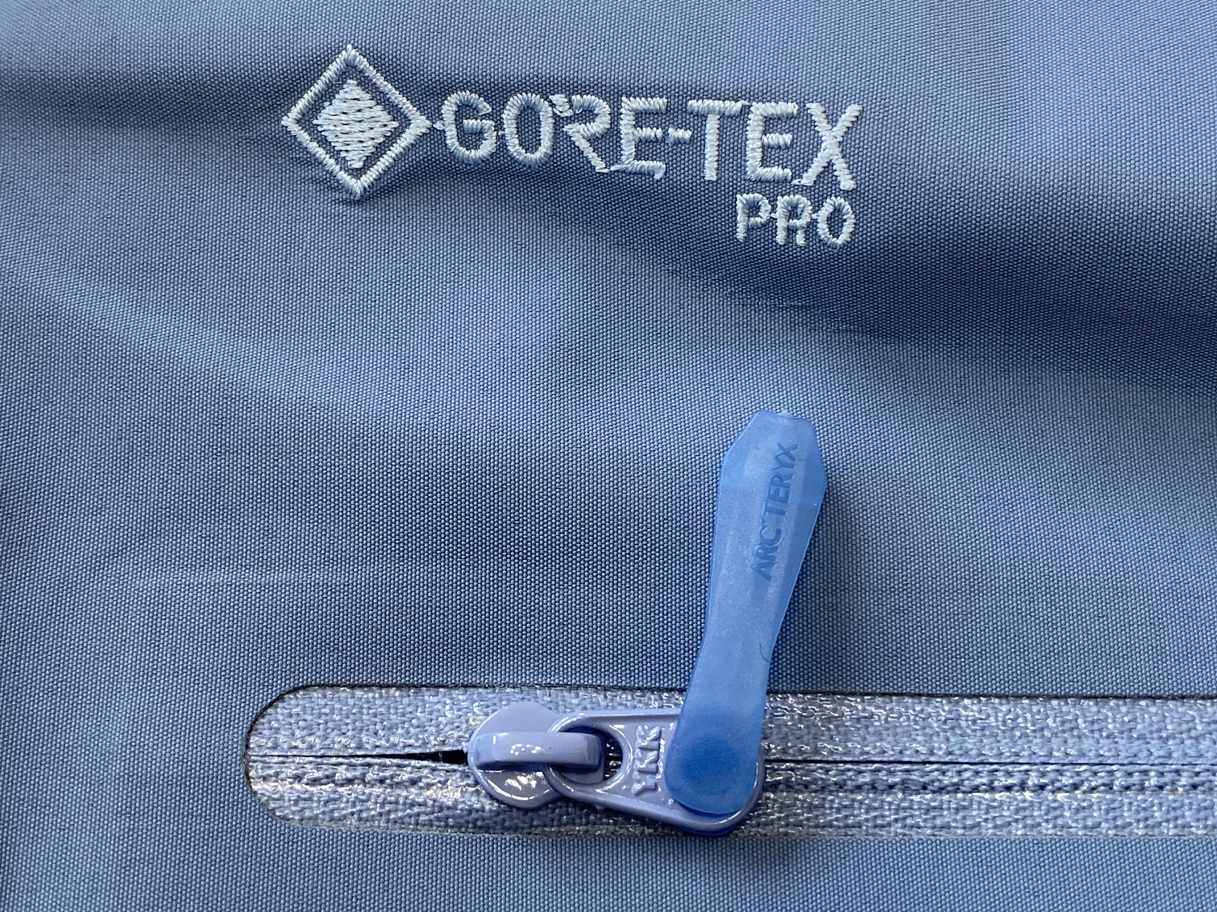  Arcteryx Alpha SV 始祖鳥  第6代 刺繡LOGO  戶外 透氣 長袖  防風 防水  外套 夾克  沖鋒衣  平流藍  货号：25681