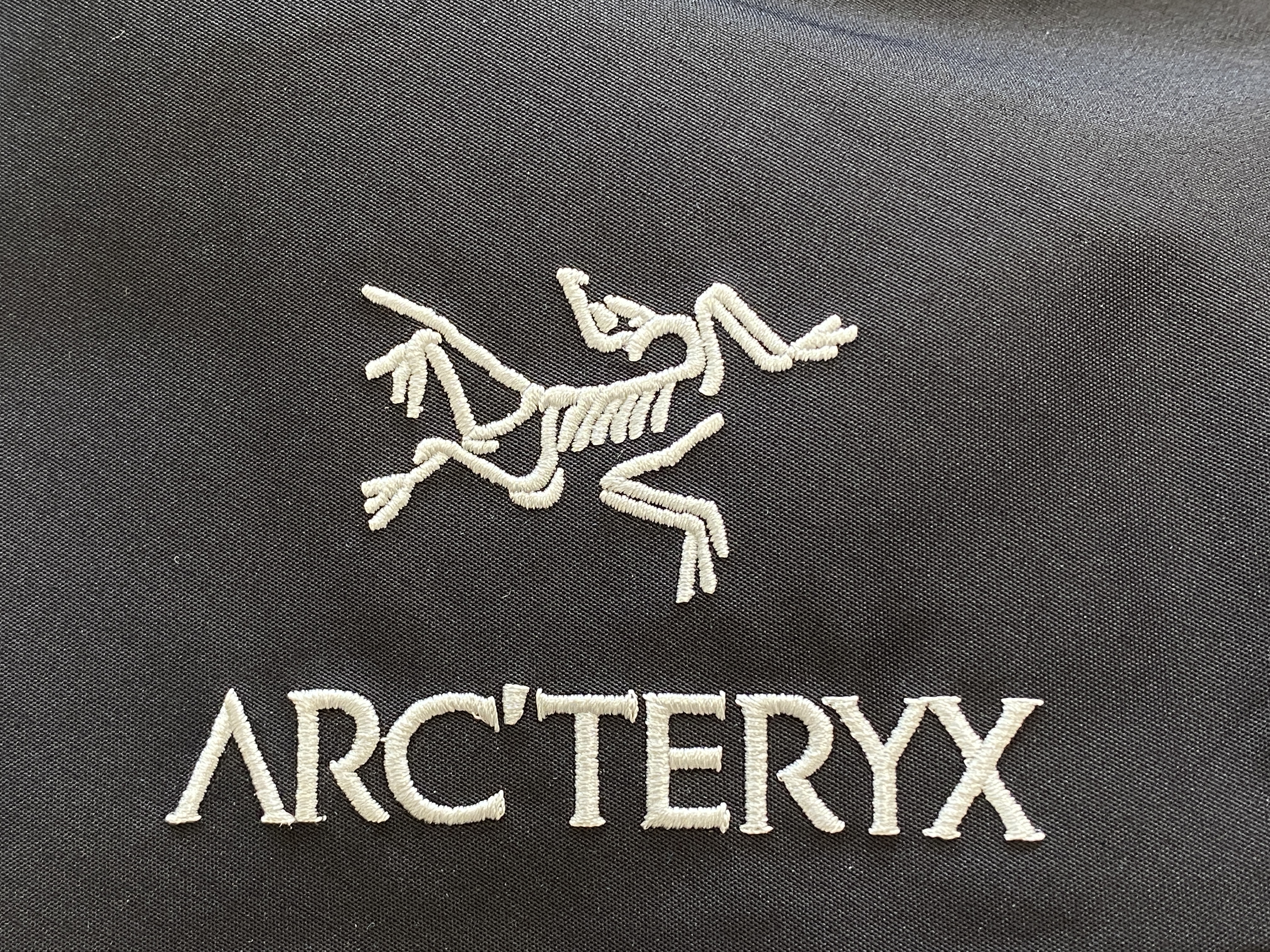 Arcteryx Alpha SV 始祖鳥  第6代 刺繡LOGO  戶外 透氣 長袖  防風 防水  外套 夾克  沖鋒衣  黑白  货号：25681