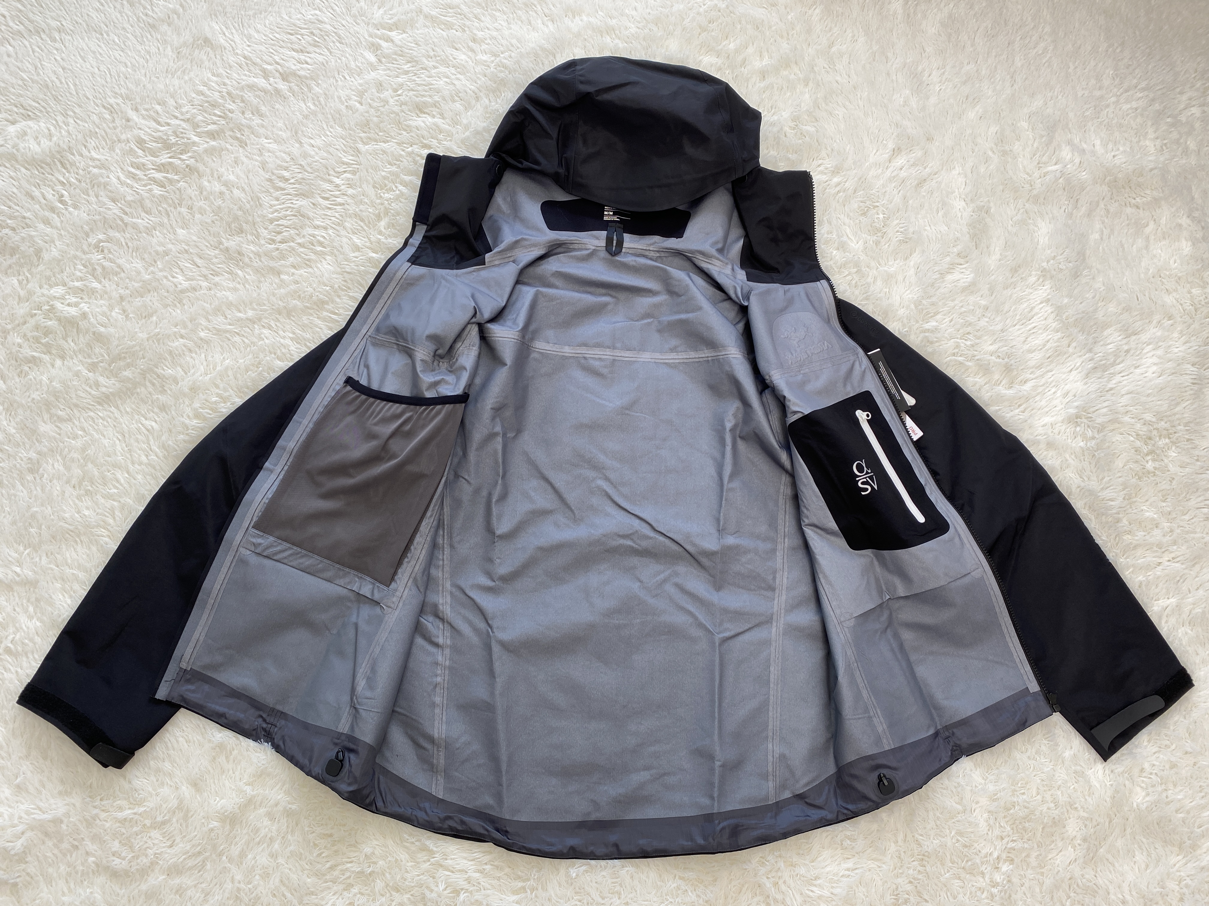 Arcteryx Alpha SV 始祖鳥  第6代 刺繡LOGO  戶外 透氣 長袖  防風 防水  外套 夾克  沖鋒衣  黑白  货号：25681