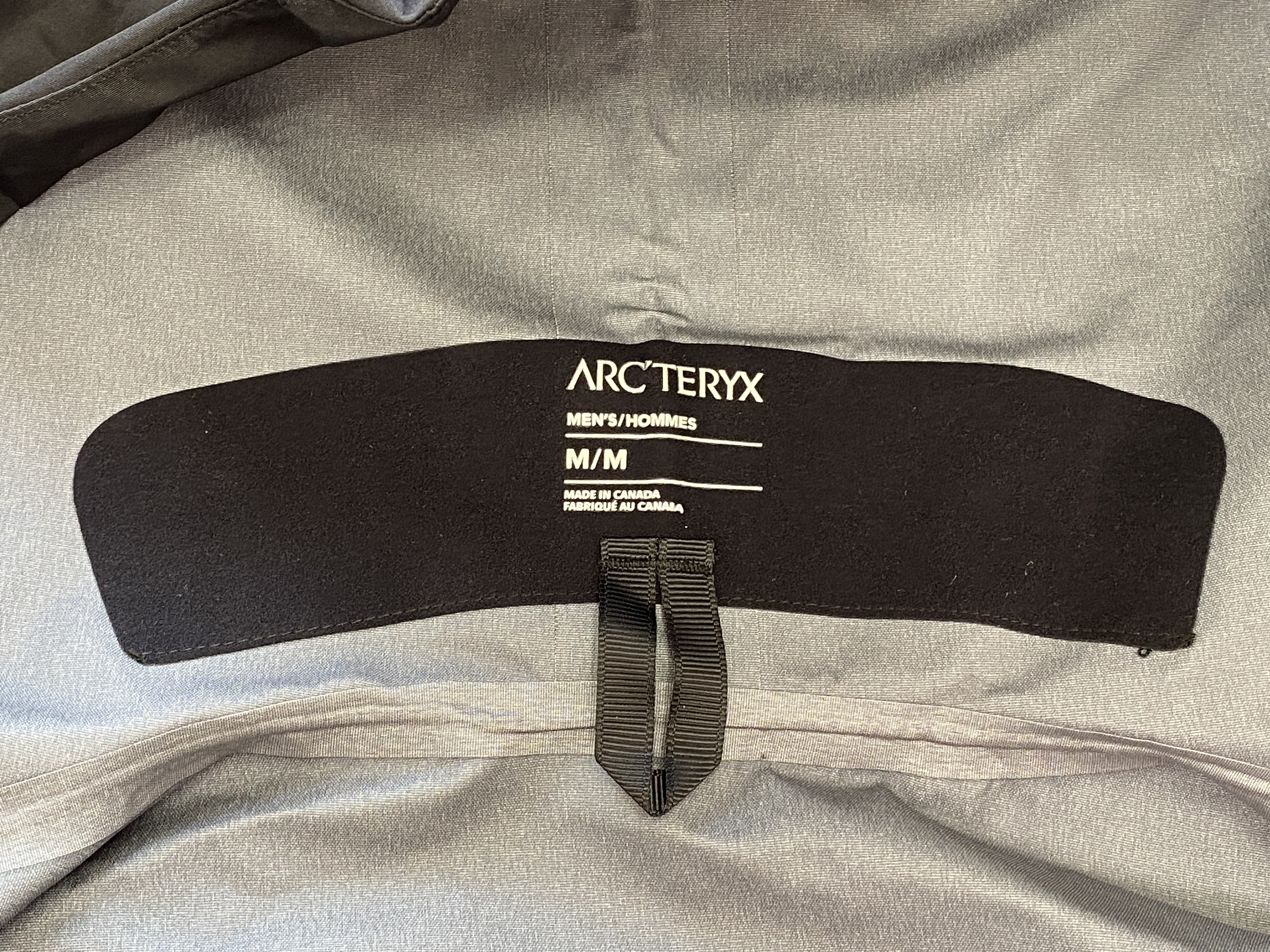 Arcteryx Alpha SV 始祖鳥  第6代 刺繡LOGO  戶外 透氣 長袖  防風 防水  外套 夾克  沖鋒衣  黑白  货号：25681